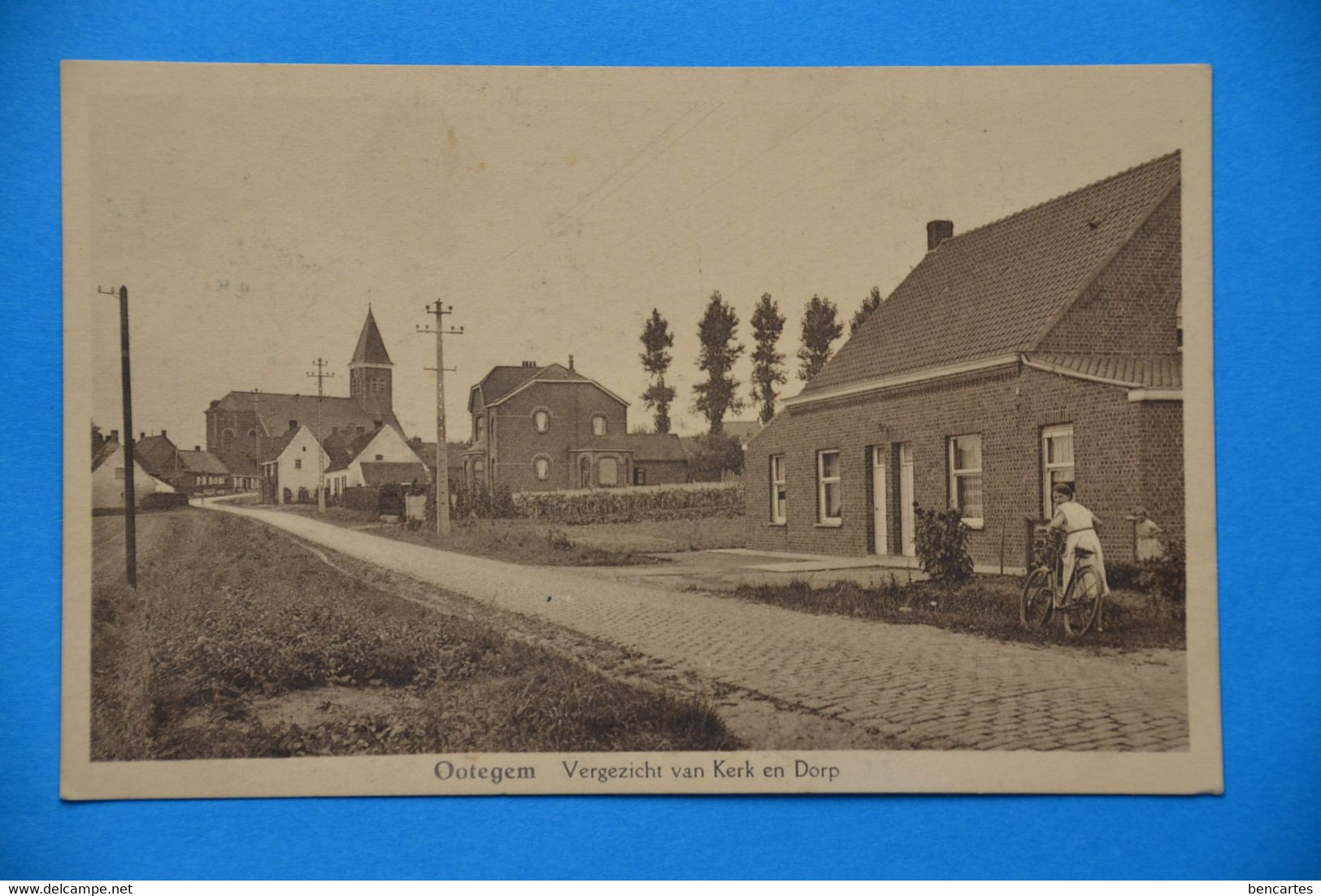 Ootegem : Vergezicht Van Kerk En Dorp Animée. Rare - Anzegem