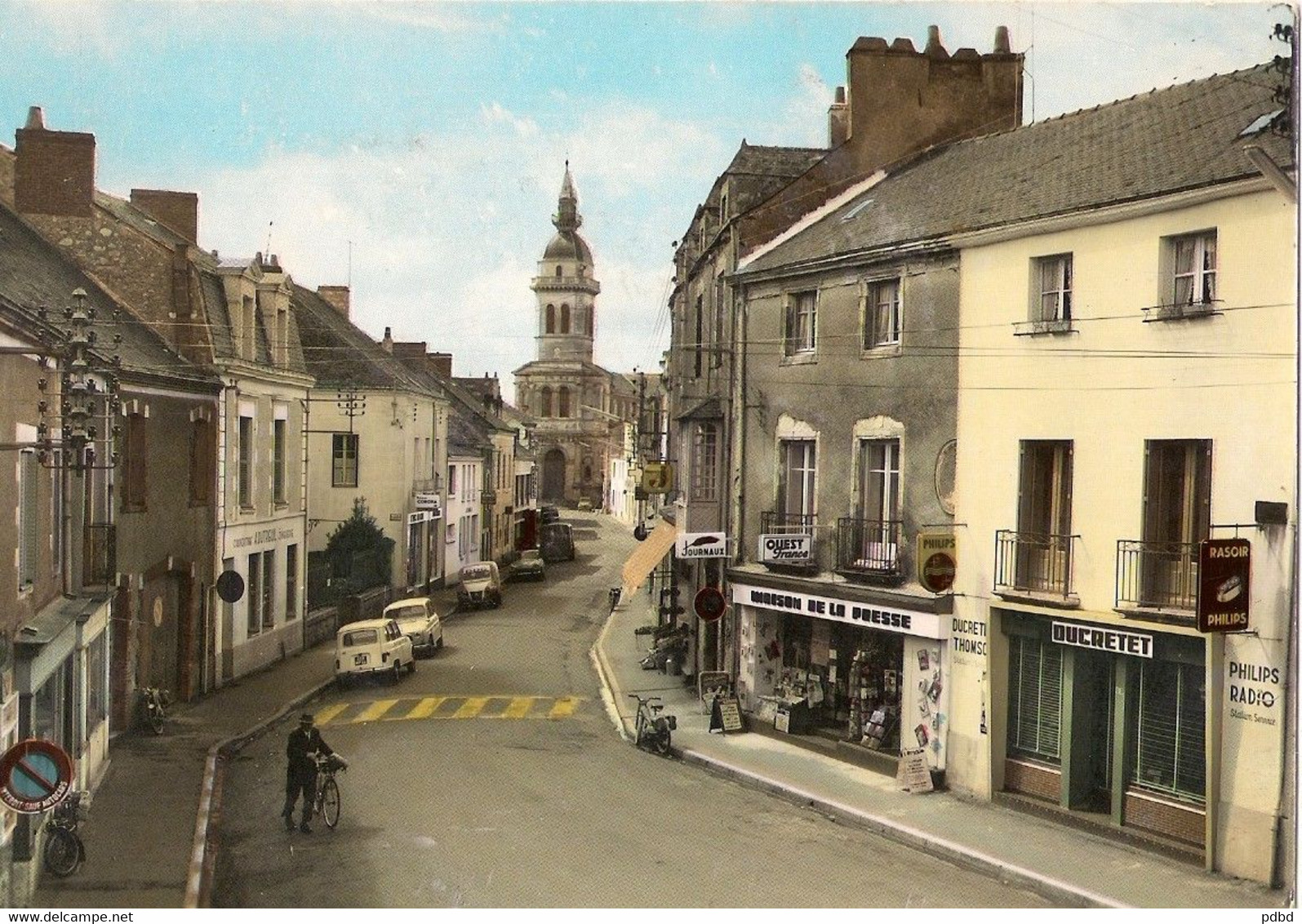 44 . Savenay . CPM . Rue De L'église . - Savenay