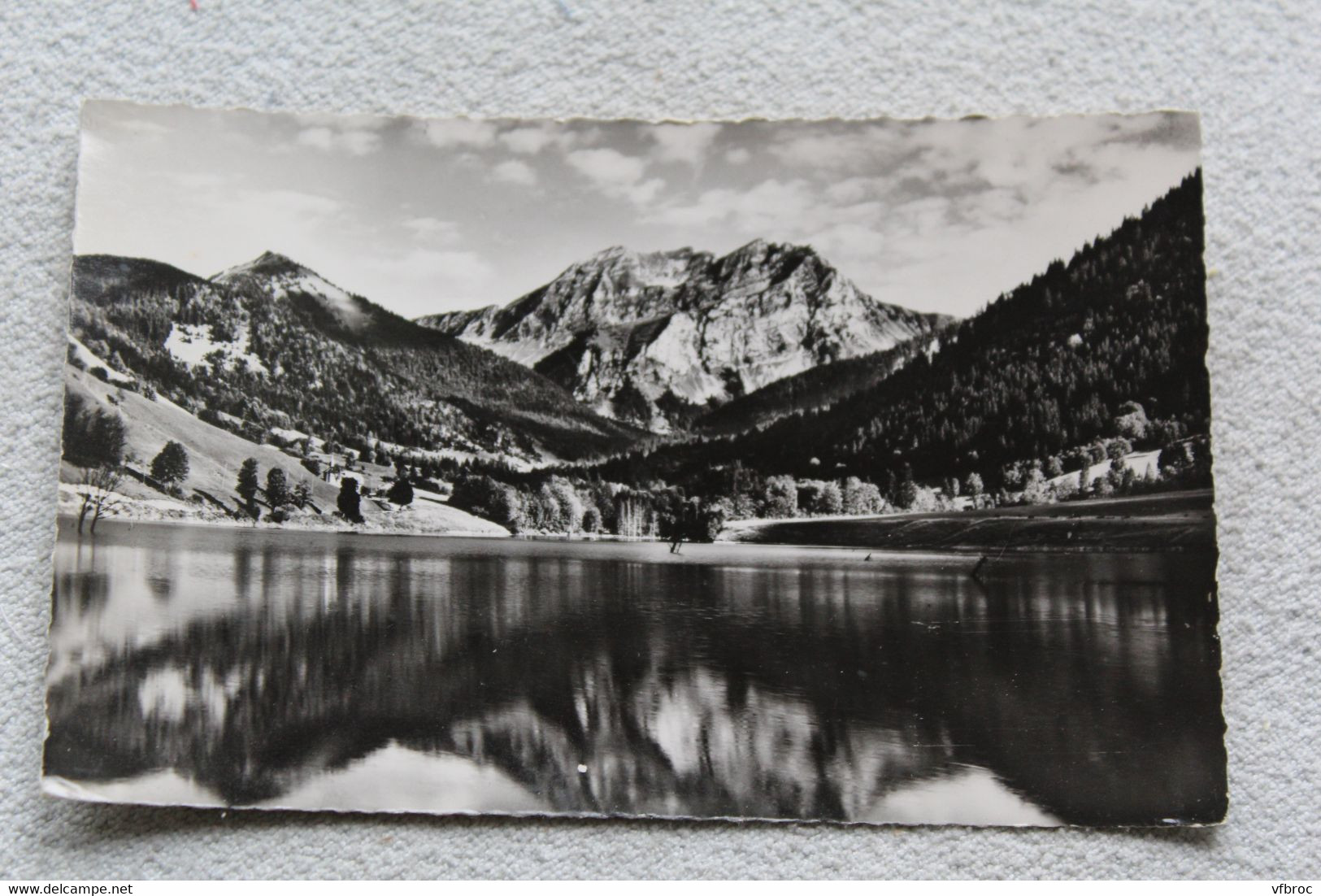 Cpsm, Bellevaux, La Chevrerie, Le Lac, Au Fond Le Roc D'Enfer, Haute Savoie 74 - Bellevaux