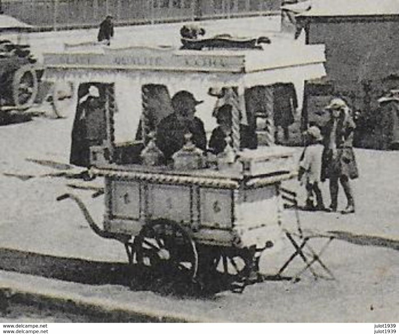 AMIENS ..-- GARE . OLDTIMER ,  Charrette De Marchande De GLACES . - Amiens