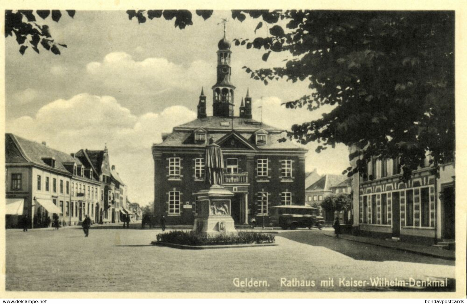 GELDERN, Rathaus Mit Kaiser-Eilhelm-Denkmal, Bus (1930s) AK - Geldern