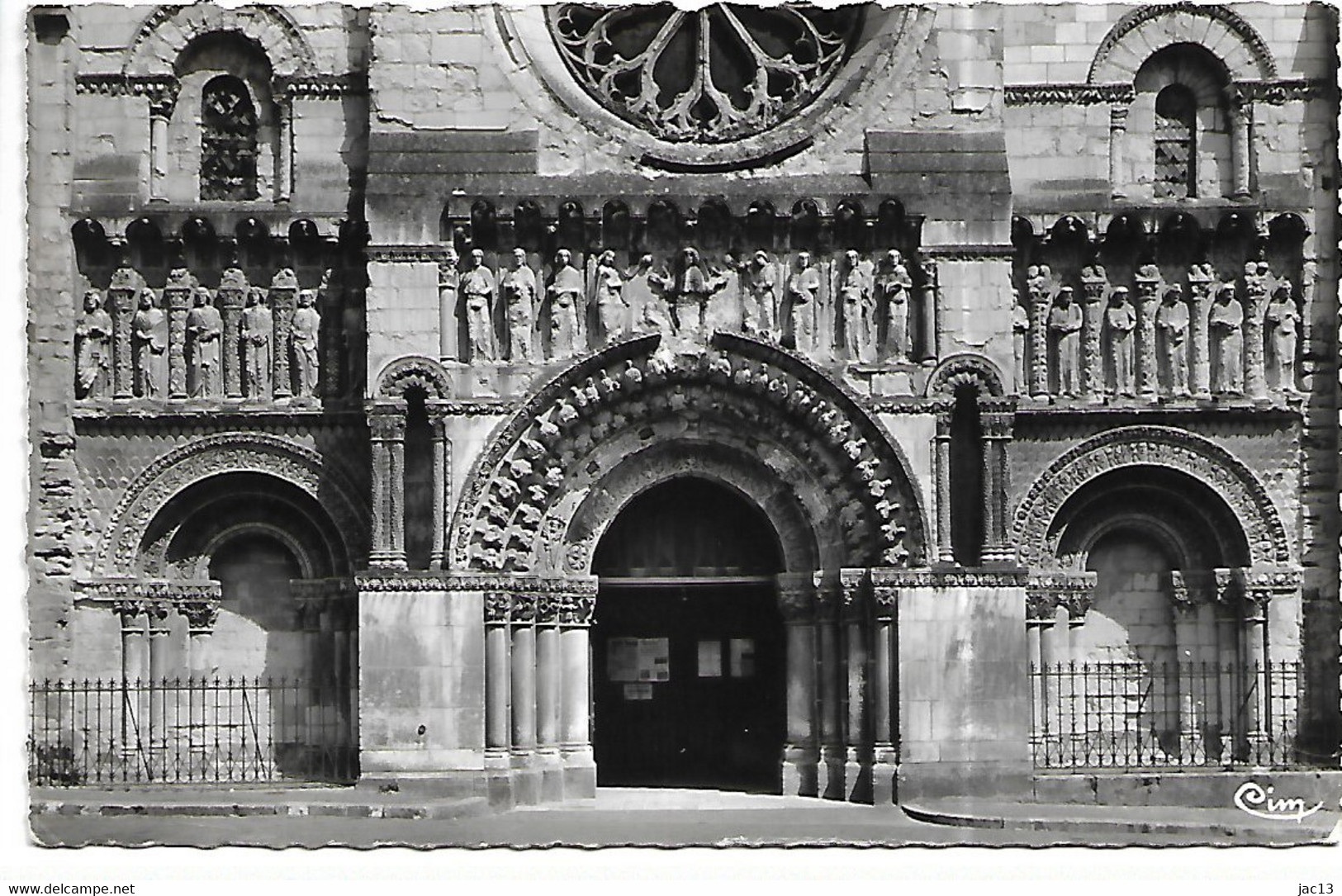 L15J398 - Thouars - 209 Eglise St Médard - Entrée - Thouars