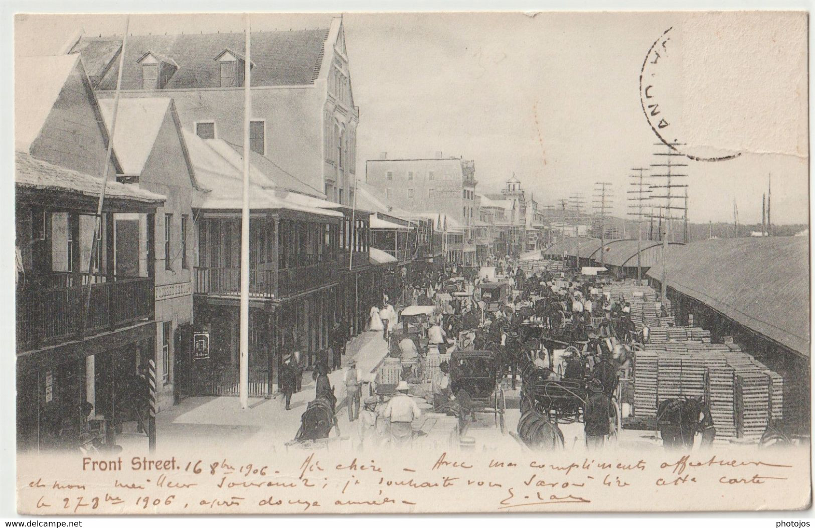 Post Card Bermuda  Bermudes  Hamilton    Front Street  Animation Near The Station  Ed  N° 518 Stamp Removed - Bermuda