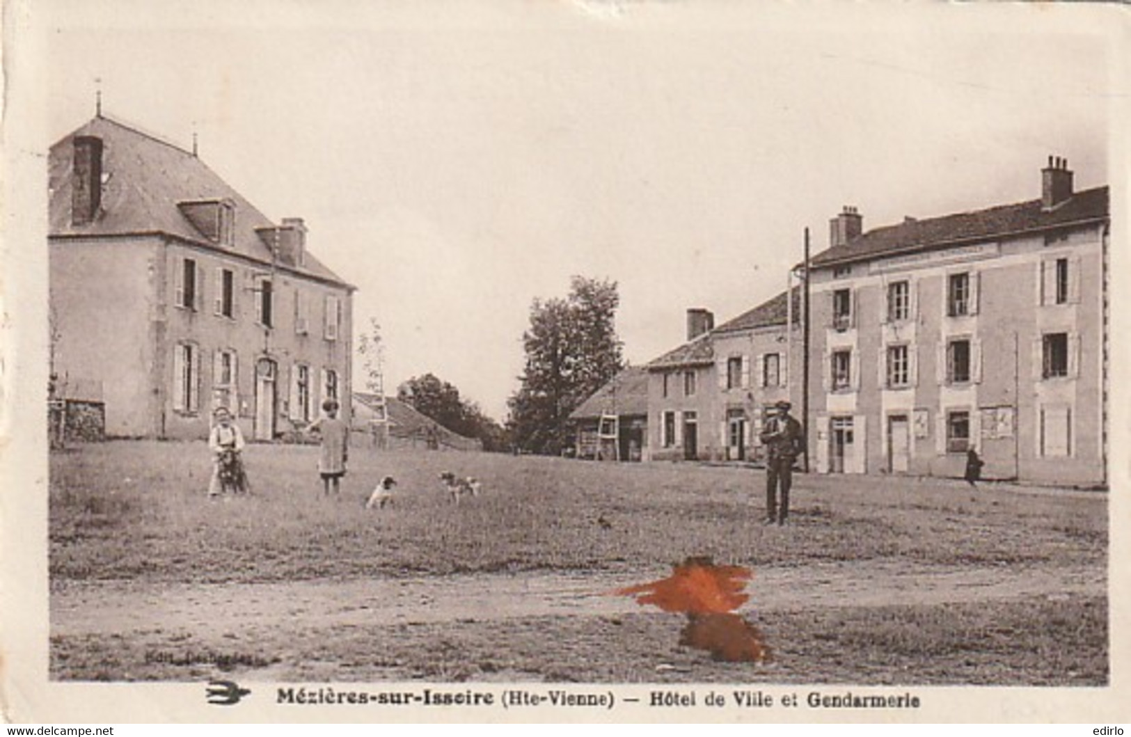 ***   87  ***  MEZIERES Sur ISSOIRE Hôtel De Ville Et Gendarmerie  Tache  Timbrée TB - Meziere Sur Issoire