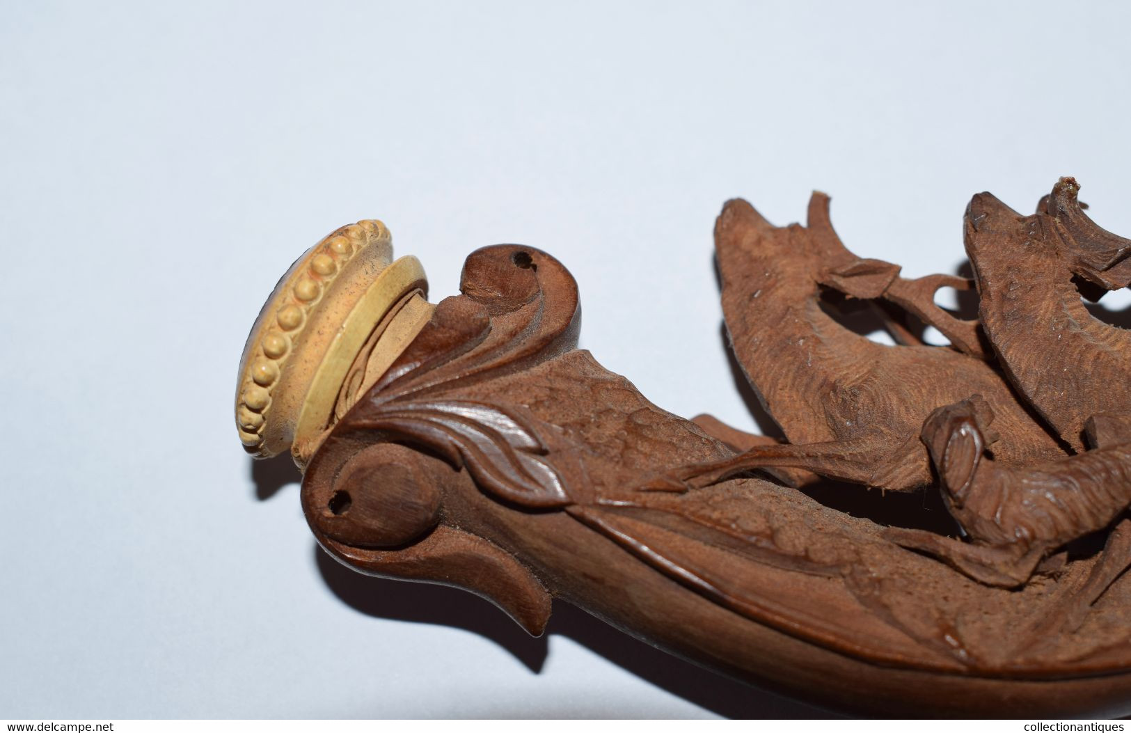 Rare Et Ancienne Pipe En Bois, écume De Mer Sculptée (Meerschaum) Et Ambre Représentant Une Scène De Chasse XIXème - Pipas En Espuma