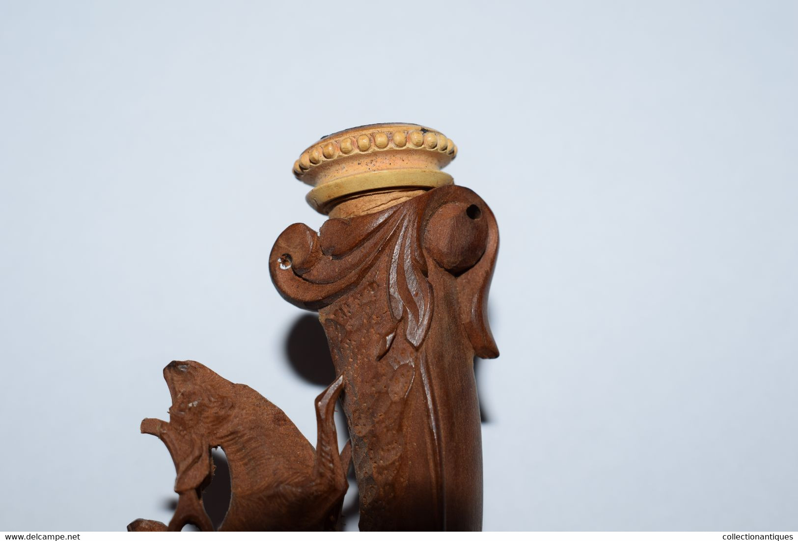 Rare et ancienne pipe en bois, écume de mer sculptée (Meerschaum) et ambre représentant une scène de chasse XIXème