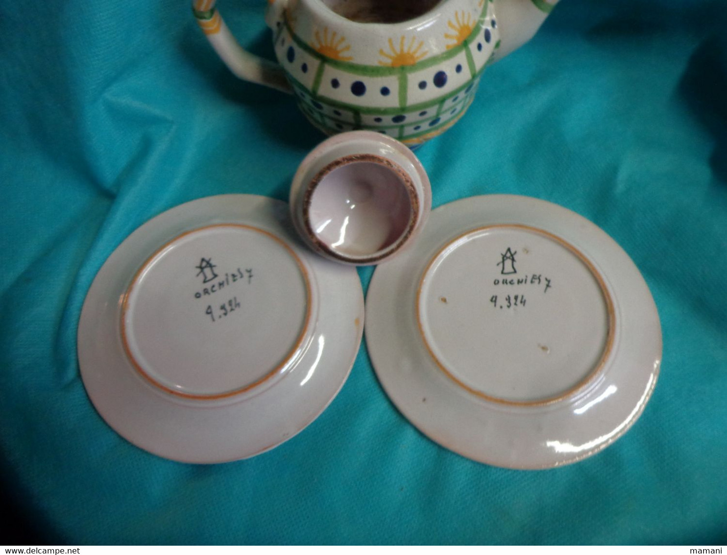 3 pieces  ( 2 sous tasses et  1 theiere ref Q 324 7-orchies )