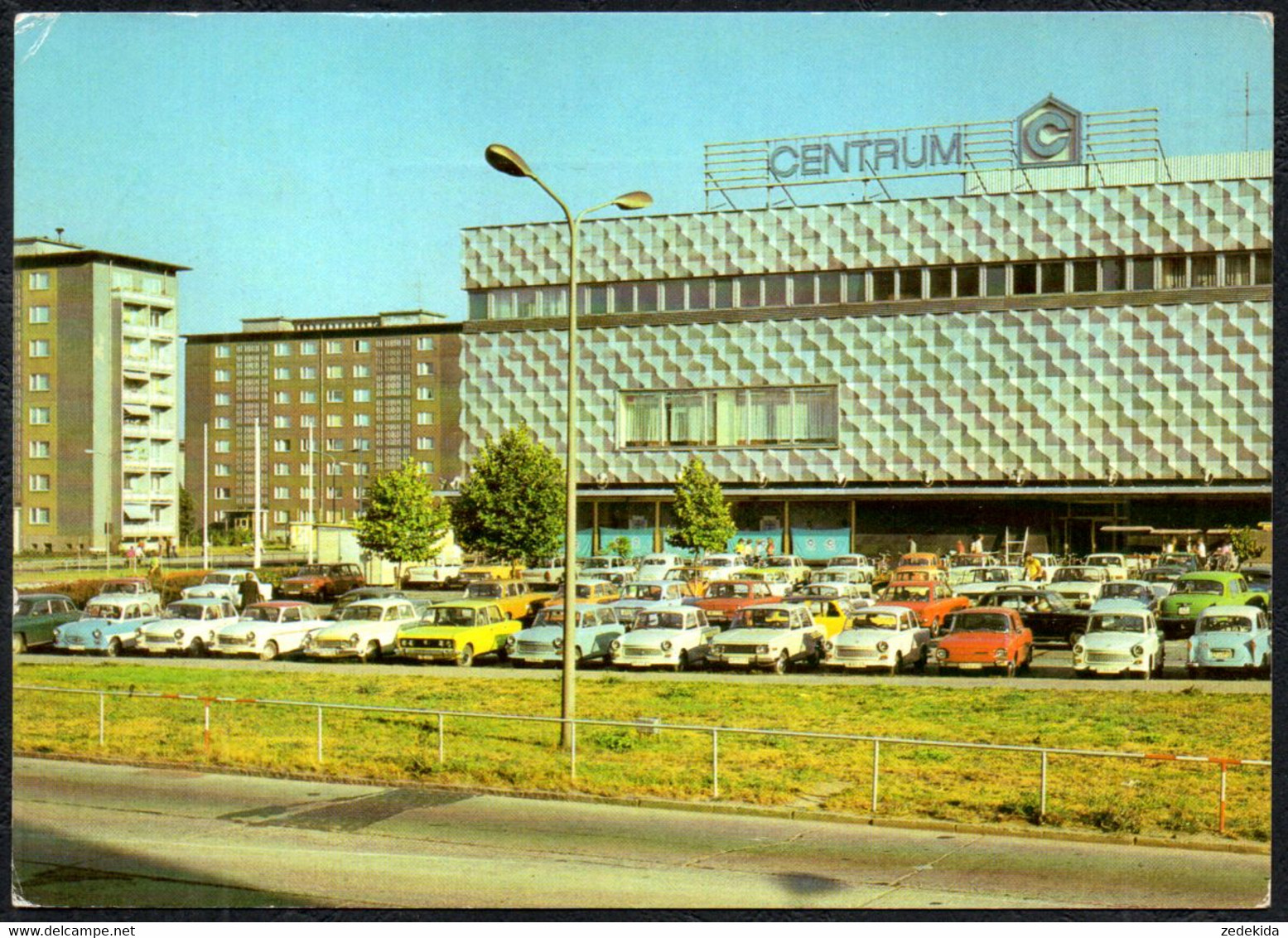 F6007 - Hoyerswerda Warenhaus Parkplatz Neubauten - Verlag Bild Und Heimat Reichenbach - Hoyerswerda