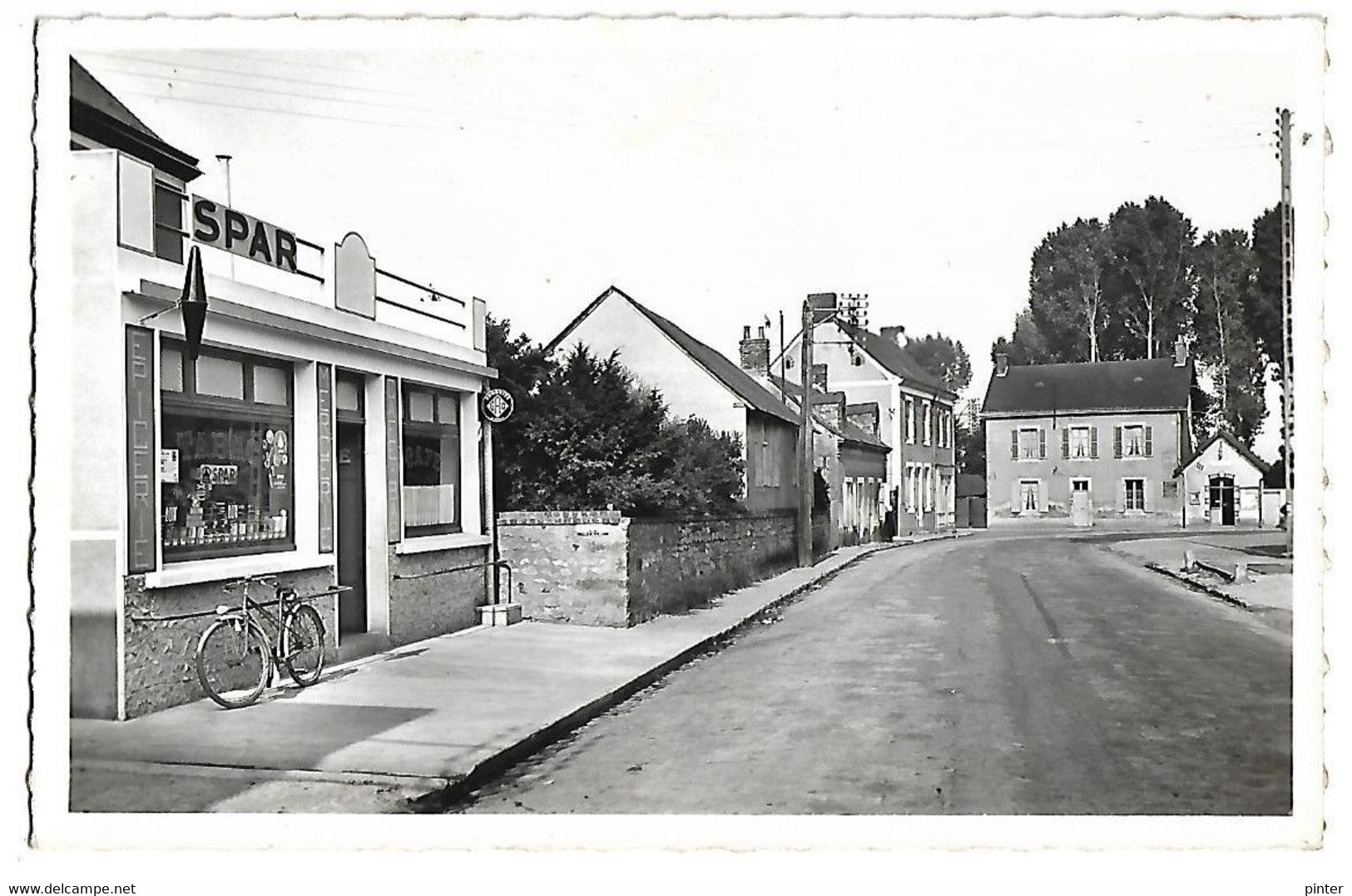 ALLONNES - Centre Du Bourg Et Mairie - Allonnes