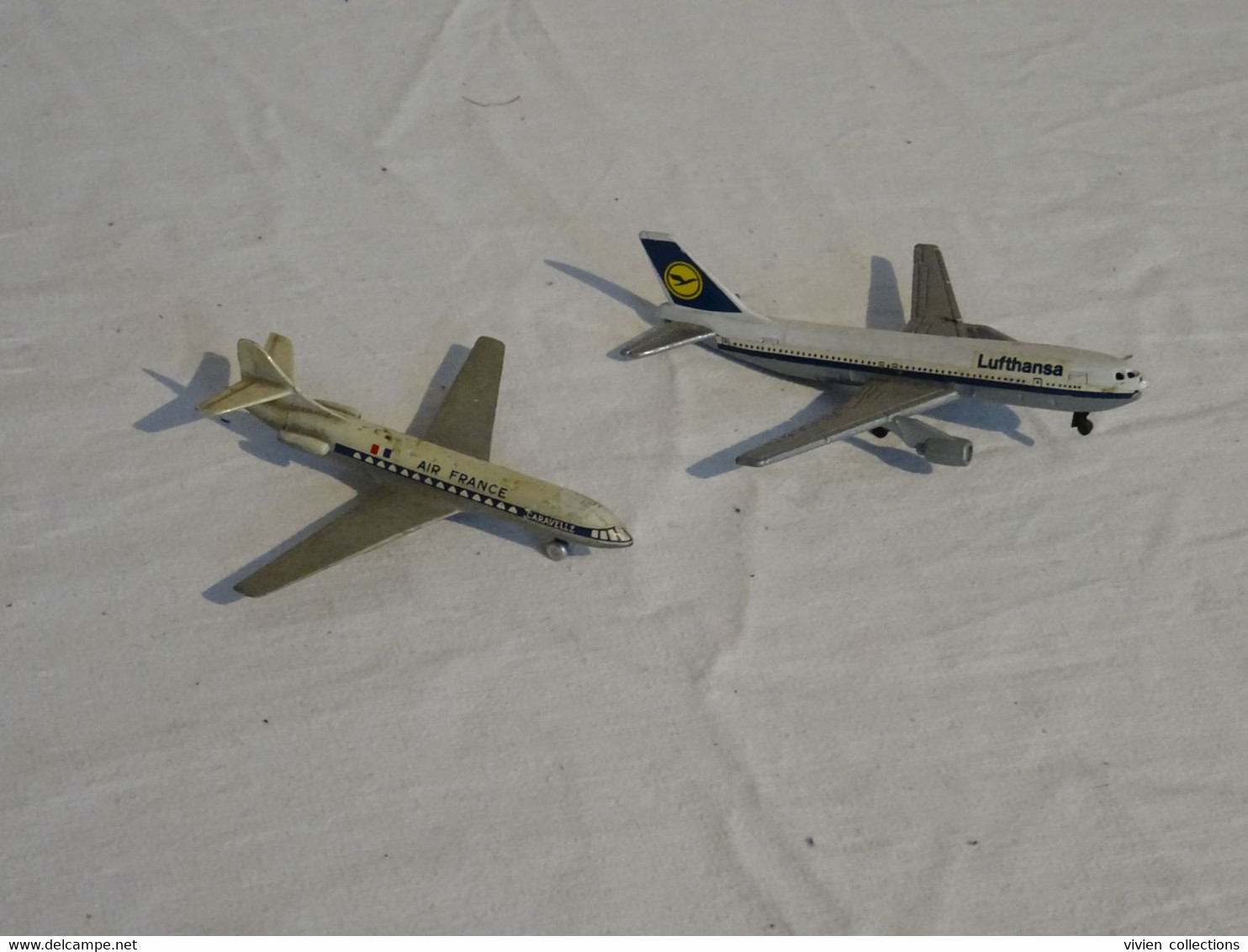 2 Modèles Réduits Avions Jouets 1/300e Caravelle Air France CIJ Et Avion Lufthansa - Aerei E Elicotteri