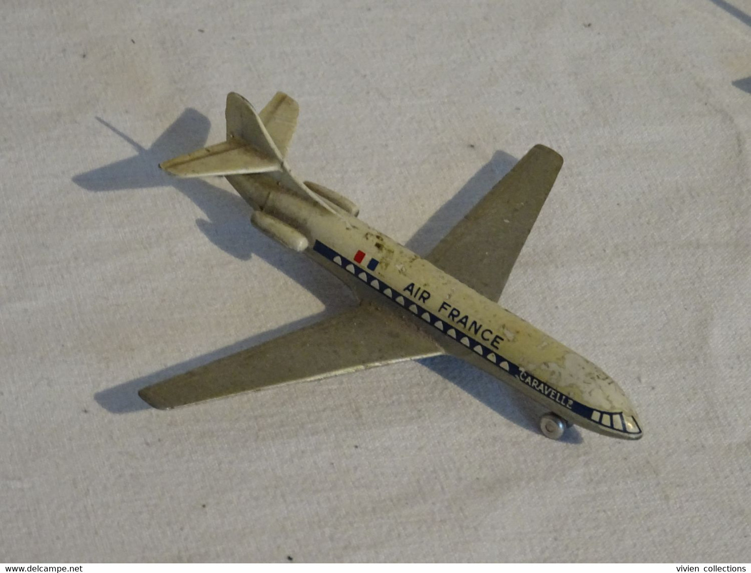 2 Modèles Réduits Avions Jouets 1/300e Caravelle Air France CIJ Et Avion Lufthansa - Avions & Hélicoptères