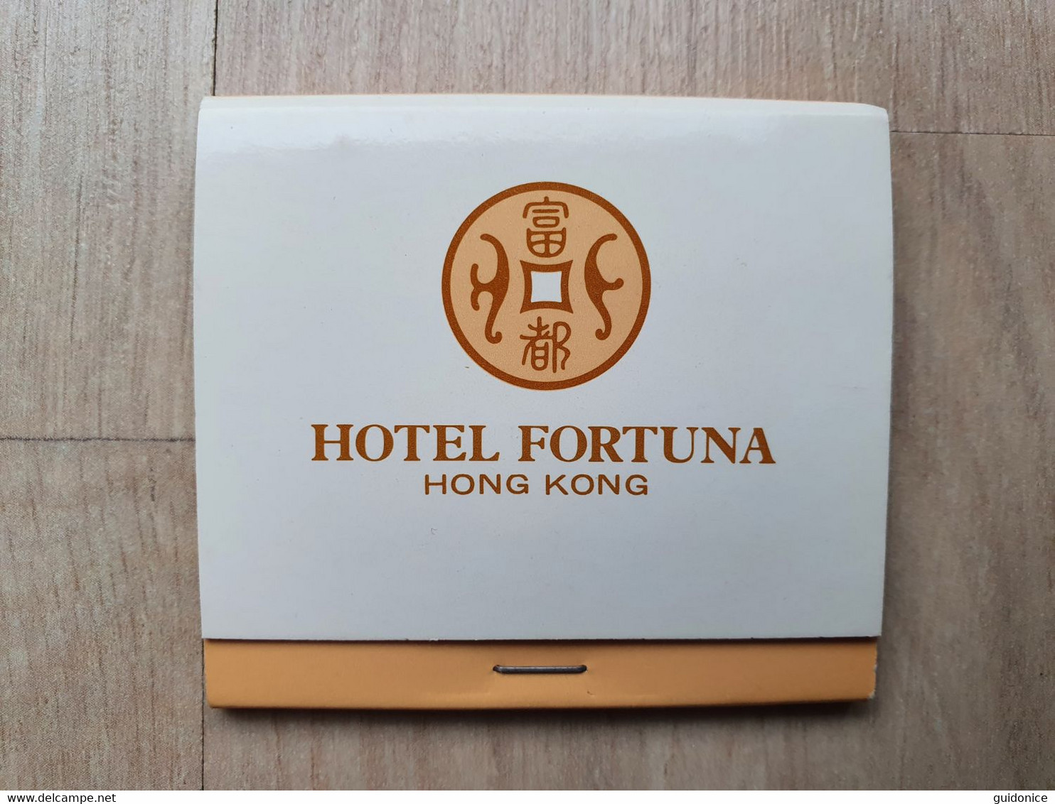 Zündholzheftchen Aus Hongkong Mit Hotel-Werbung - Boites D'allumettes