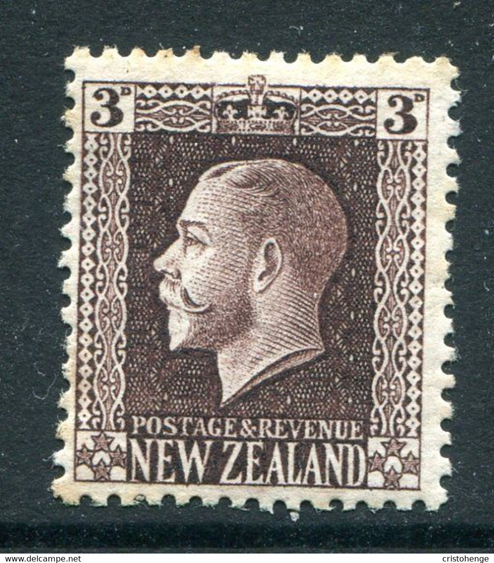 New Zealand 1915-30 KGV - Recess - P.14 X 13½ - 3d Chocolate HM (SG 420) - Ongebruikt