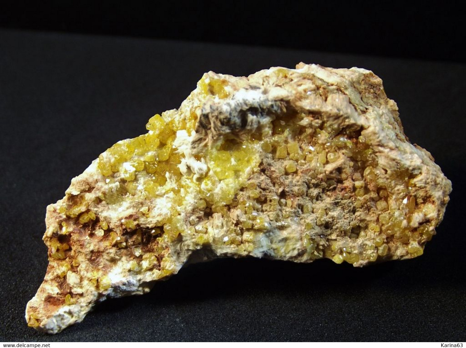 Mimetite On Matrix ( 4 X 2 X 1.5 Cm ) -  Michael Mine - Weiler - Baden-Württemberg, Germany - Minéraux