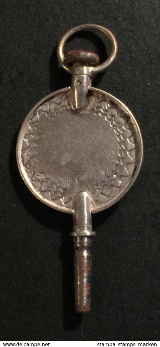 Alter Taschenuhrschlüssel Silber, Fein Graviertes Schlüsselblatt Um 1800 Gesamtlänge 4,4cm - Montres Gousset