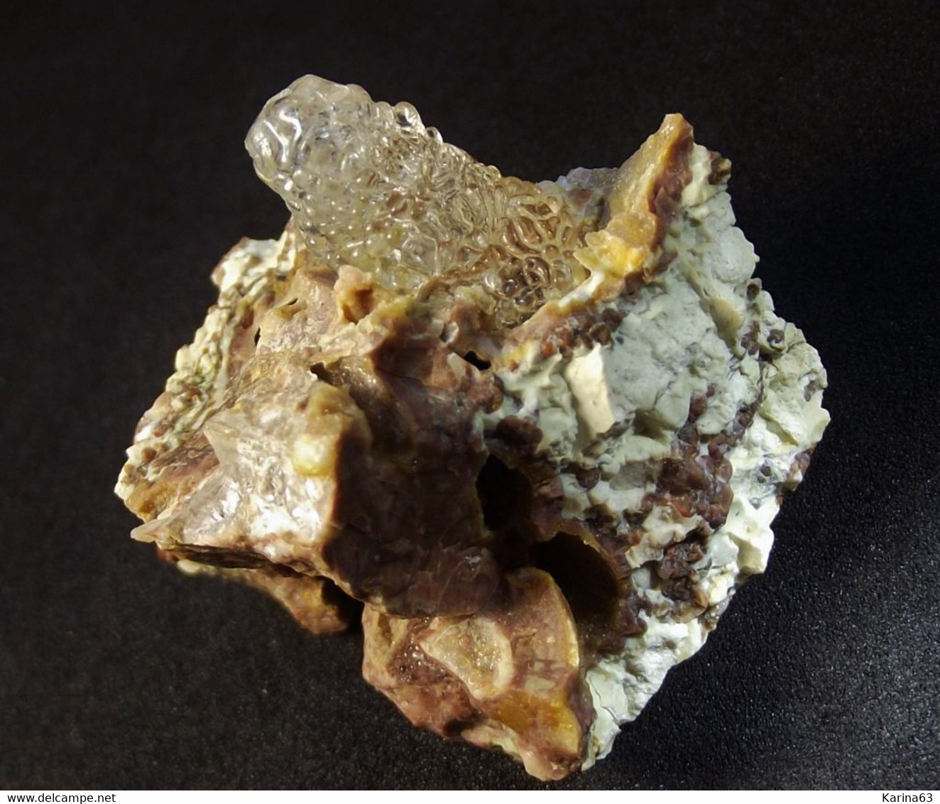 Opal-AN  Hyalite On Rhyolite ( 3.5 X 3 X 3 Cm )  Hesszu-hegy -  Monok -  Hungary - Minéraux