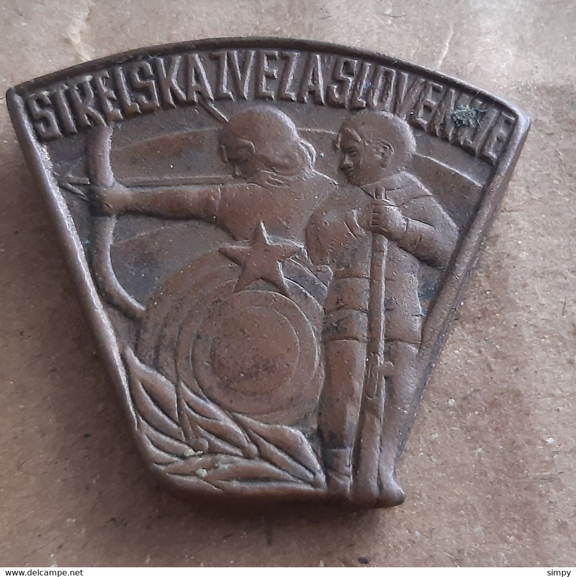 Archery Federation Of Slovenia Vintage Pin Badge Size 28x25mm - Boogschieten