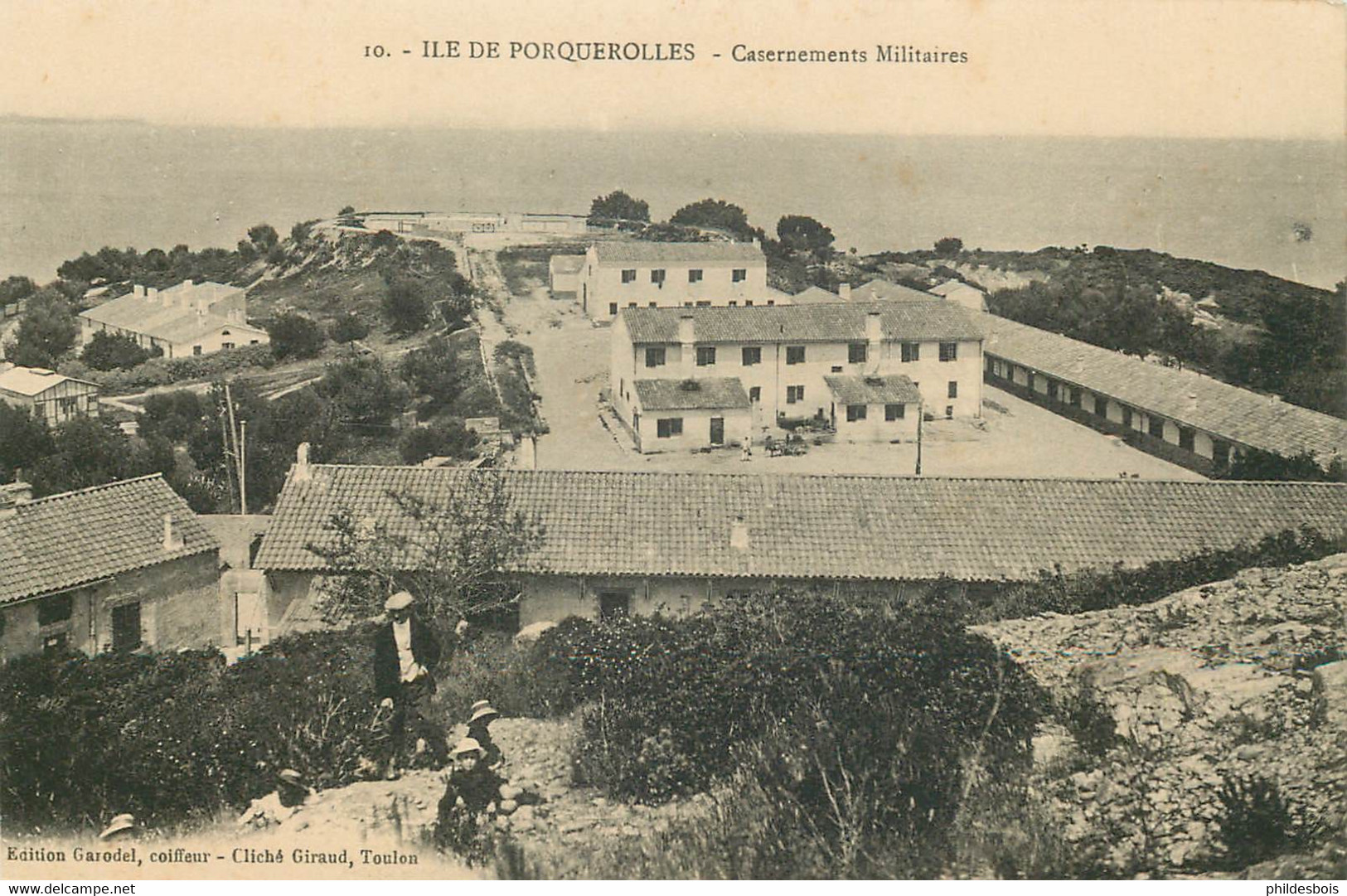 VAR  ILE DE PORQUEROLLES  Casernements Militaires - Porquerolles