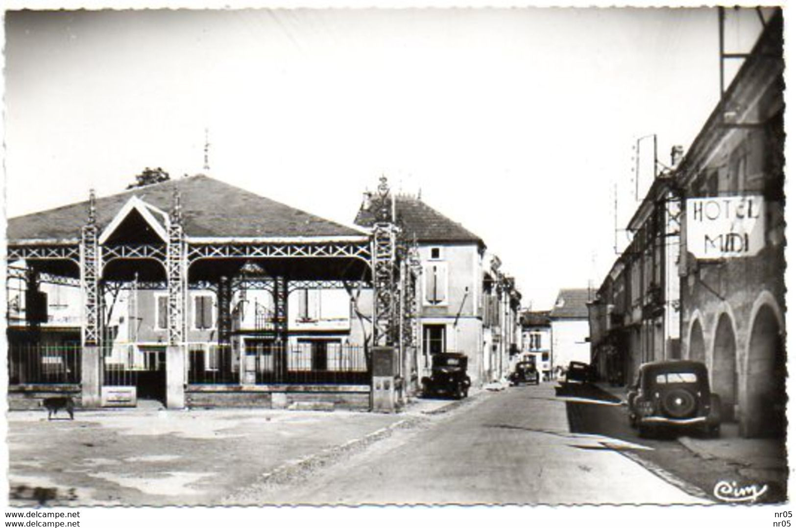 82 ( Tarn Et Garonne ) - BOURG De VISA - La Halle Et La Grande Rue ( Avec Traction Et Hotel Du Midi ) - Bourg De Visa