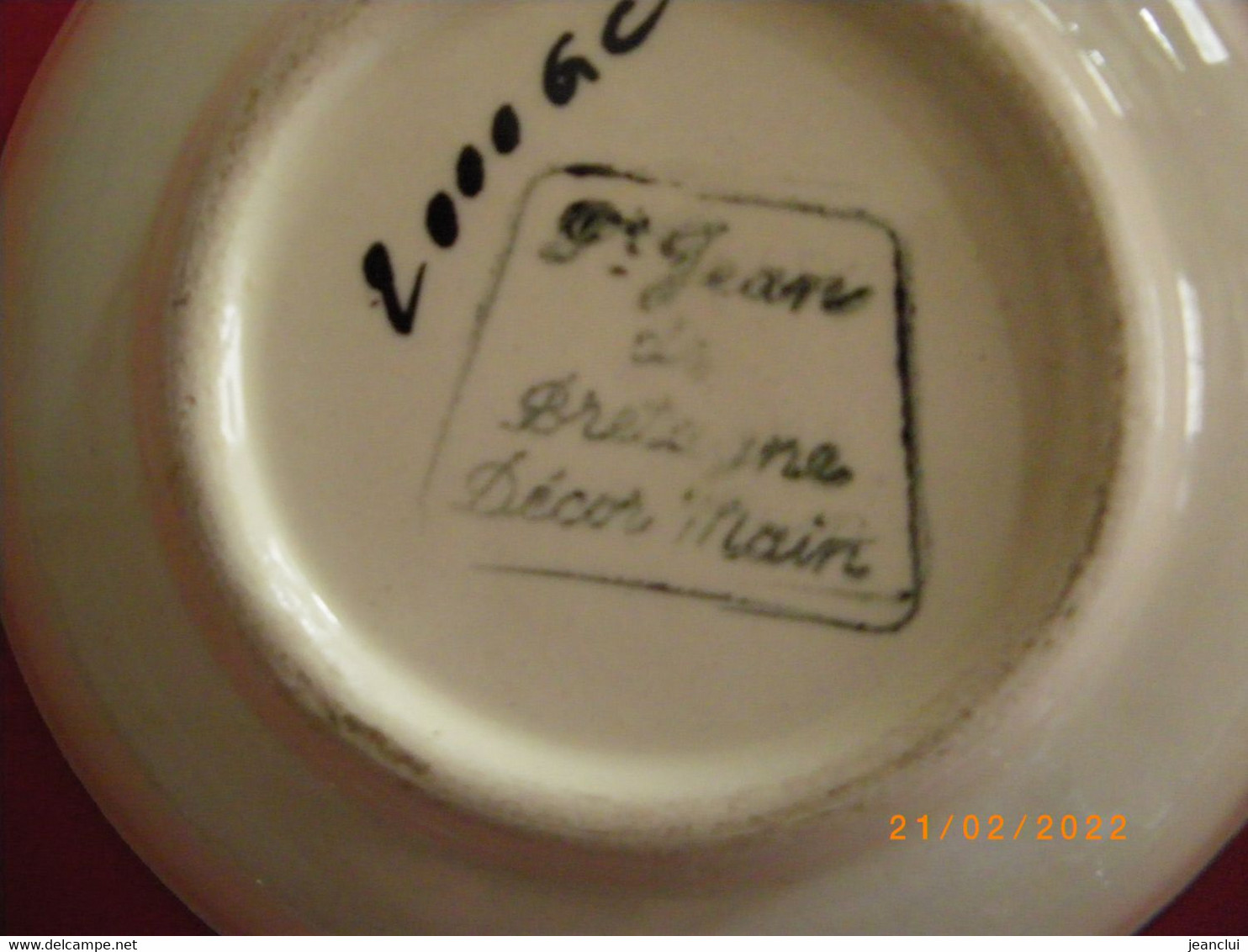 JOLIE PETITE FAIENCE DE 9 Cms St JEAN DE BRETAGNE Signee G C  N° 2000 - St. Jean De Bretagne (FRA)