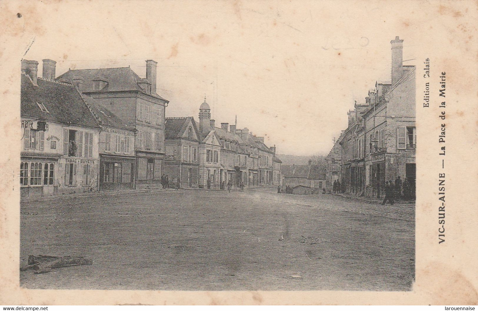 02 - VIC SUR AISNE - La Place Et La Mairie - Vic Sur Aisne