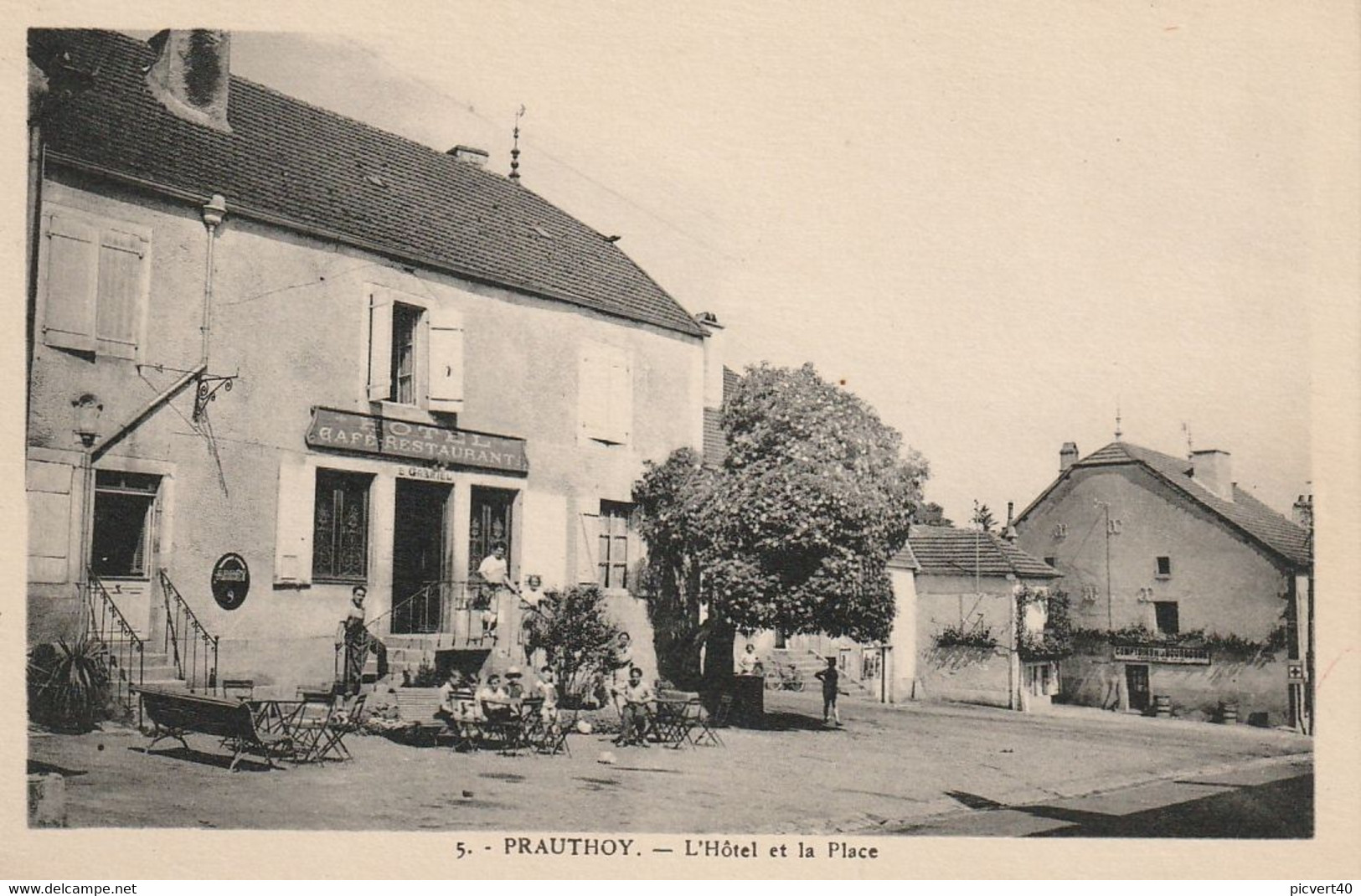 Prauthoy,l Hotel Et La Place - Prauthoy