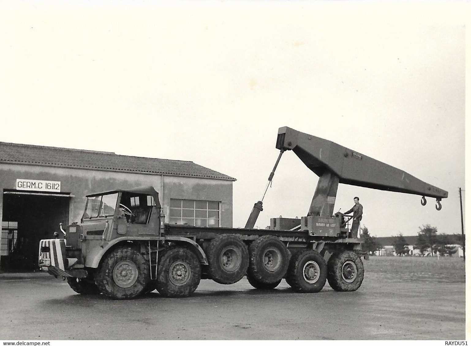 Camion Grue Utilisé Avant Par L'Armée De L'AIR - Vehicles