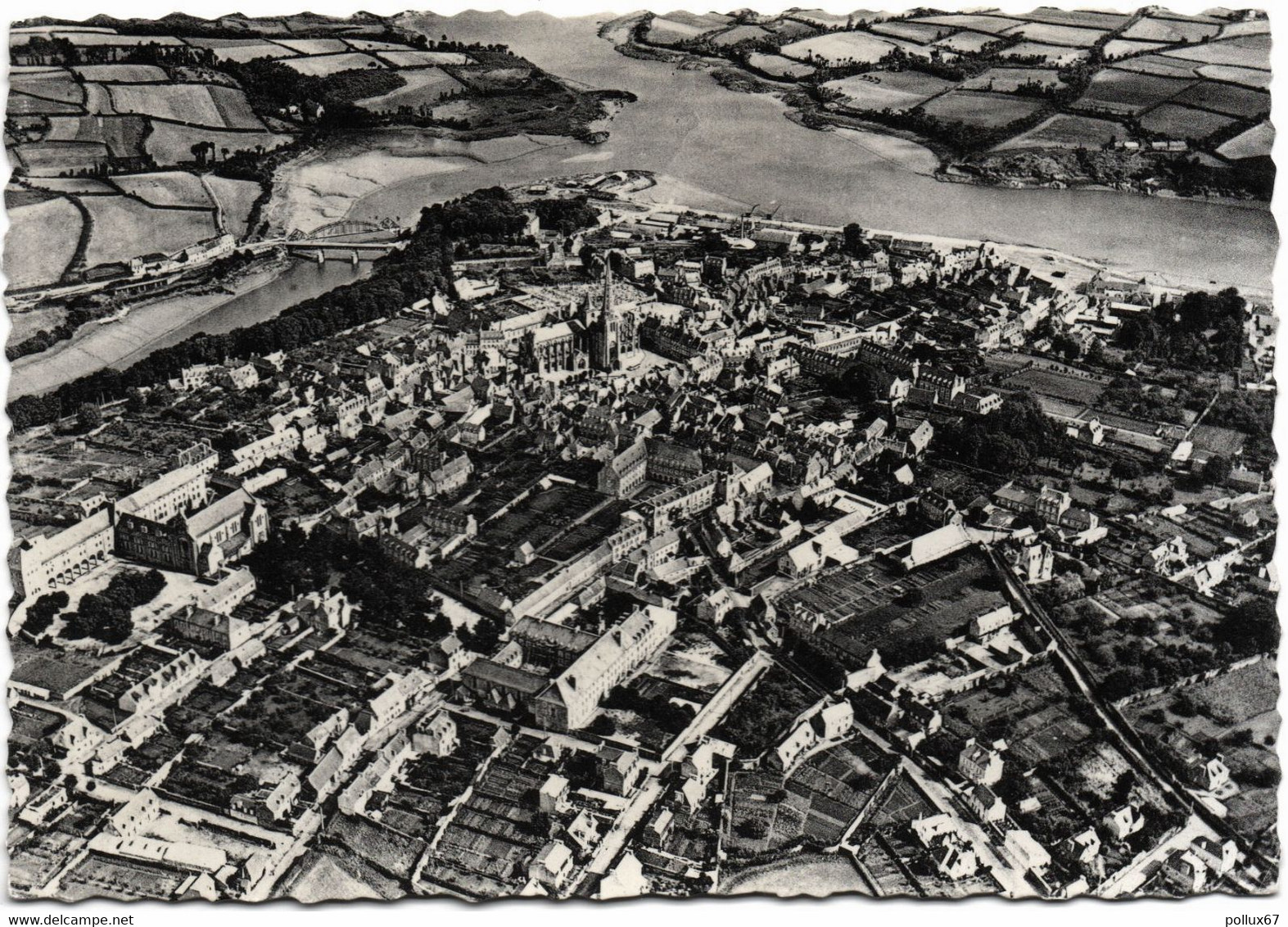 CPSM DE TREGUIER  (CÔTES D'ARMOR)  VUE AERIENNE - Tréguier