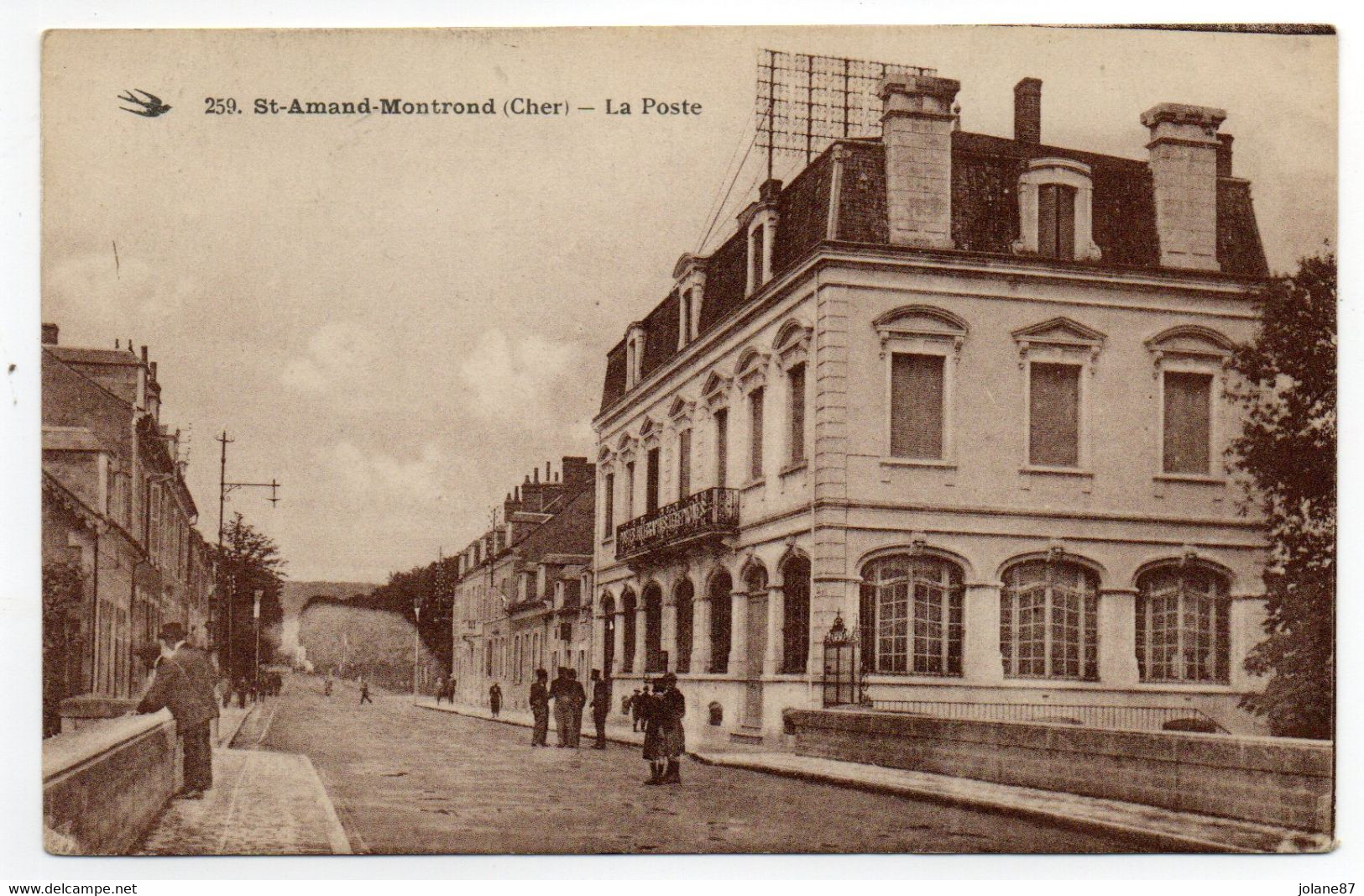 CPA    18    SAINT AMAND MONTROND   -  LA POSTE - Saint-Amand-Montrond