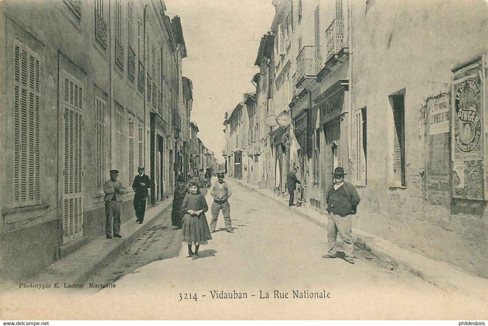 VAR  VIDAUBAN  La Rue Nationale - Vidauban