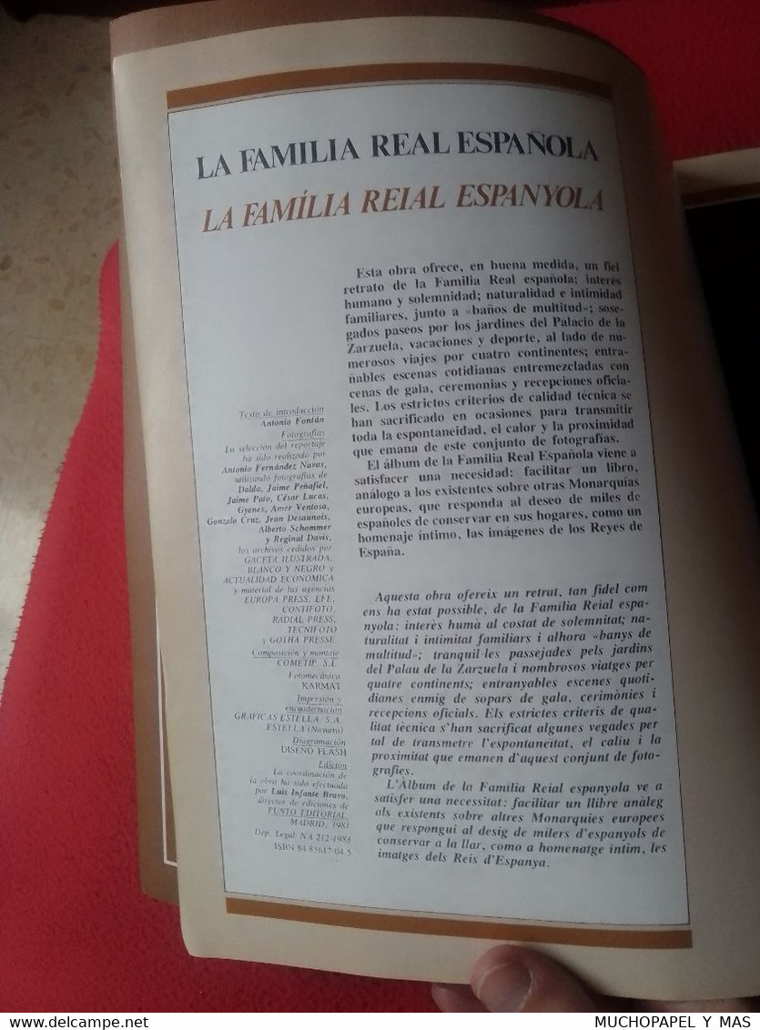 ANTIGUO LIBRO 1983 LA FAMILIA REAL ESPAÑOLA FAMÍLIA REIAL ESPANYOLA PUNTO EDITORIAL 128 PÁGINAS, SPANISH ROYAL FAMILY... - Histoire Et Art