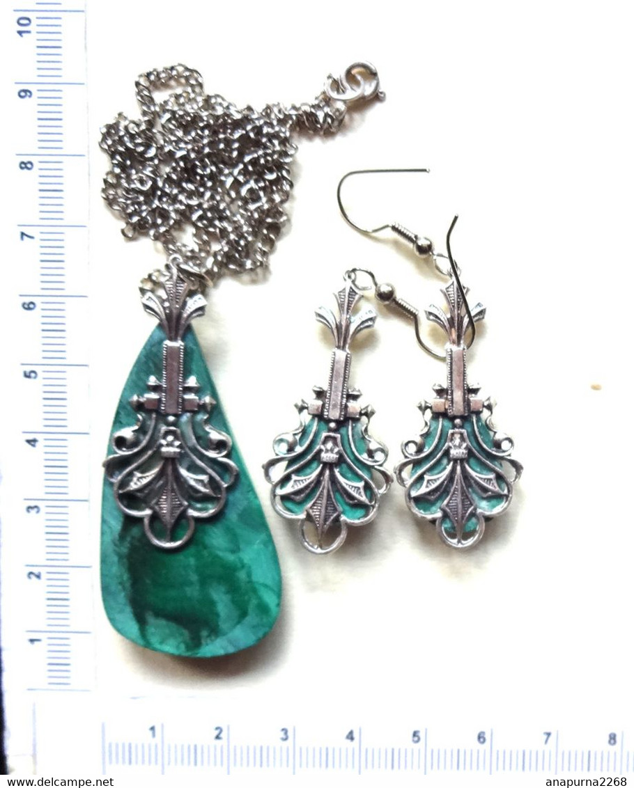 BIJOUX EN MALACHITE....PENDENTIF ET BOUCLES D' OREILLES - Other & Unclassified