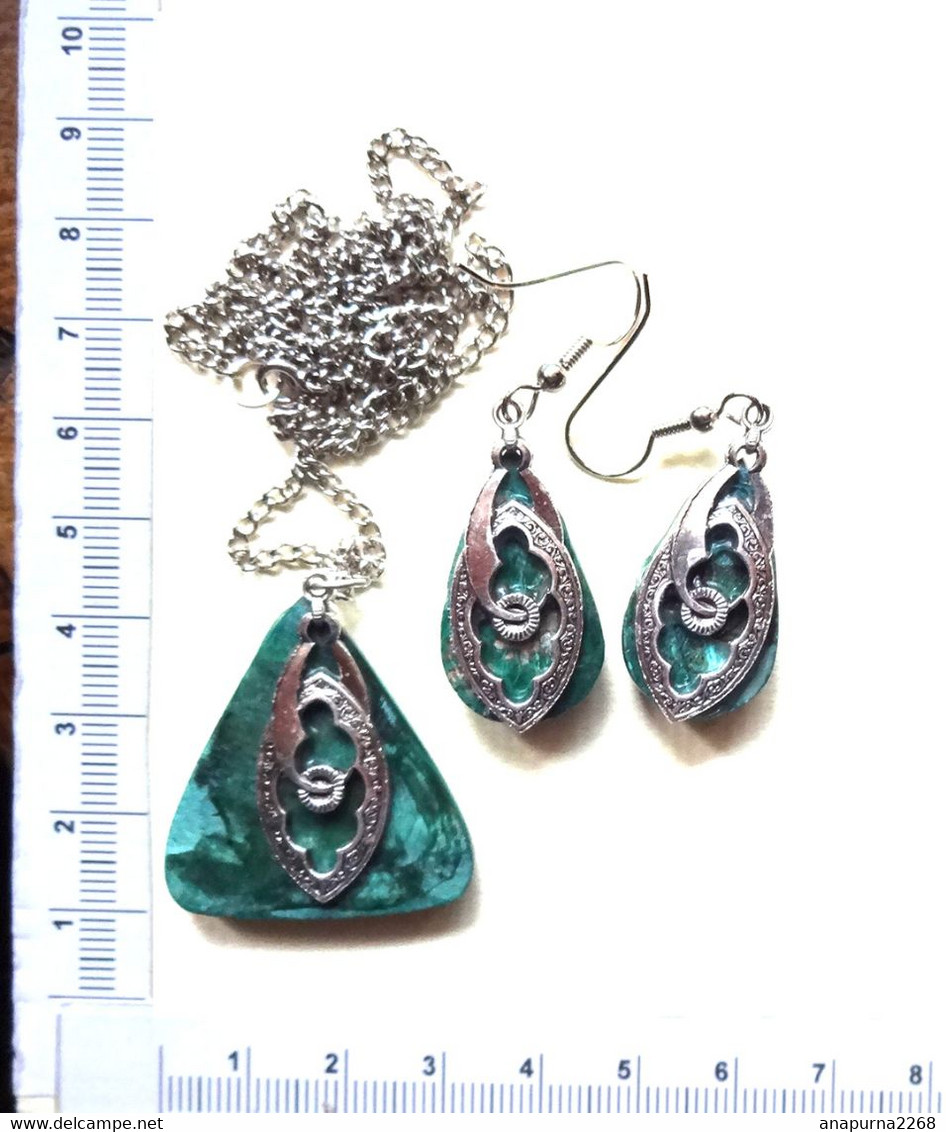 BIJOUX EN MALACHITE....PENDENTIF ET BOUCLES D' OREILLES - Otros & Sin Clasificación