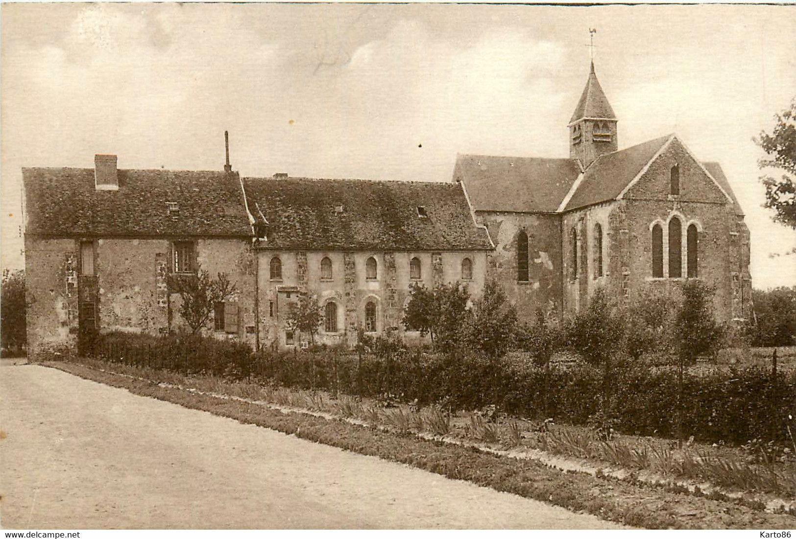 Le Mesnil St Denis * Route Et Orphelinat De La Roche - Le Mesnil Saint Denis