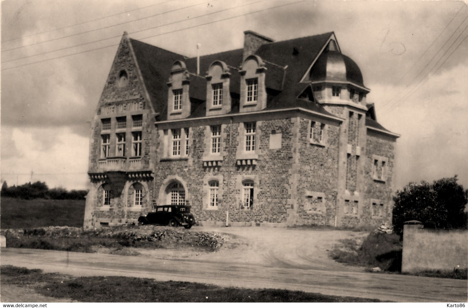 St Herblain * Rue Et Vue Sur L'hôtel De Ville * Automobile Voiture Ancienne - Saint Herblain