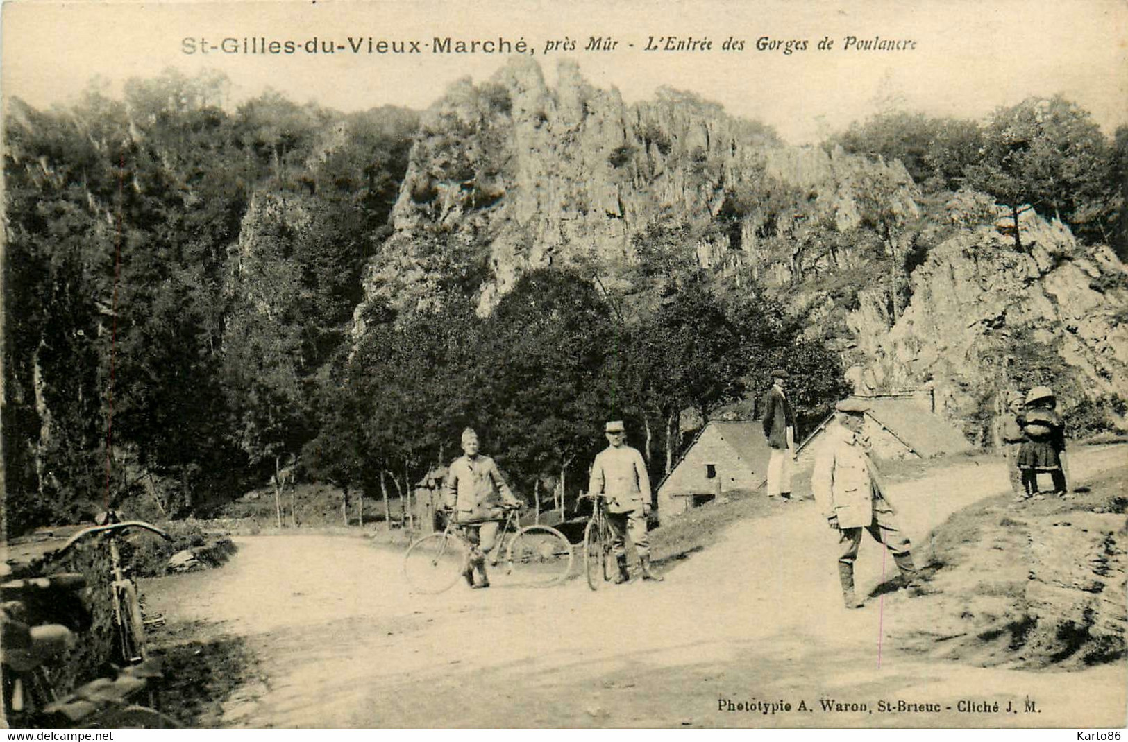 St Gilles Du Vieux Marché * Près Mûr De Bretagne * Entrée Des Gorges De Poulancre * Villageois - Saint-Gilles-Vieux-Marché