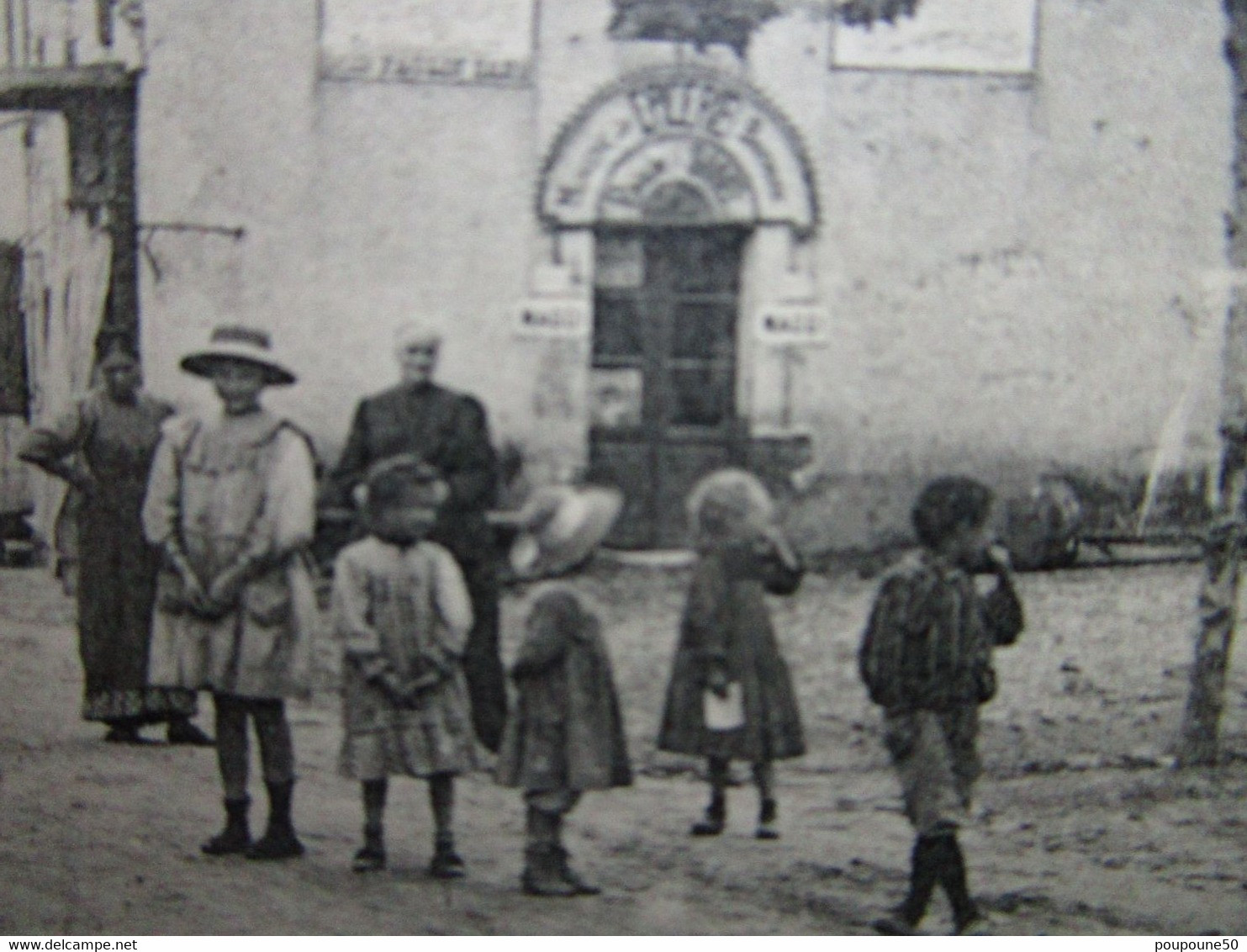 CPA 81 Tarn CADALEN  Prés Gaillac  - Tous Les Enfants De La Grand'Rue Au Fond L'épicerie Du Village  MAGGI  Vers 1910 - Cadalen