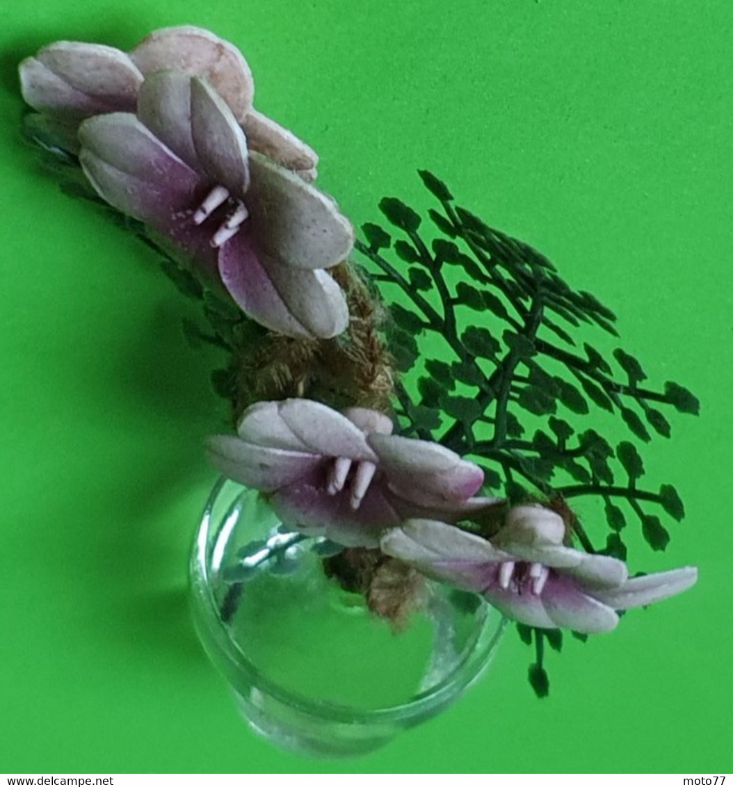 Ancien BOUCHON De CARAFE - Verre Plein Fleur Plastique - Environ H : 12 Cm , Diamètre Carafe 3.2 Cm -  Années 1940 - Jugs