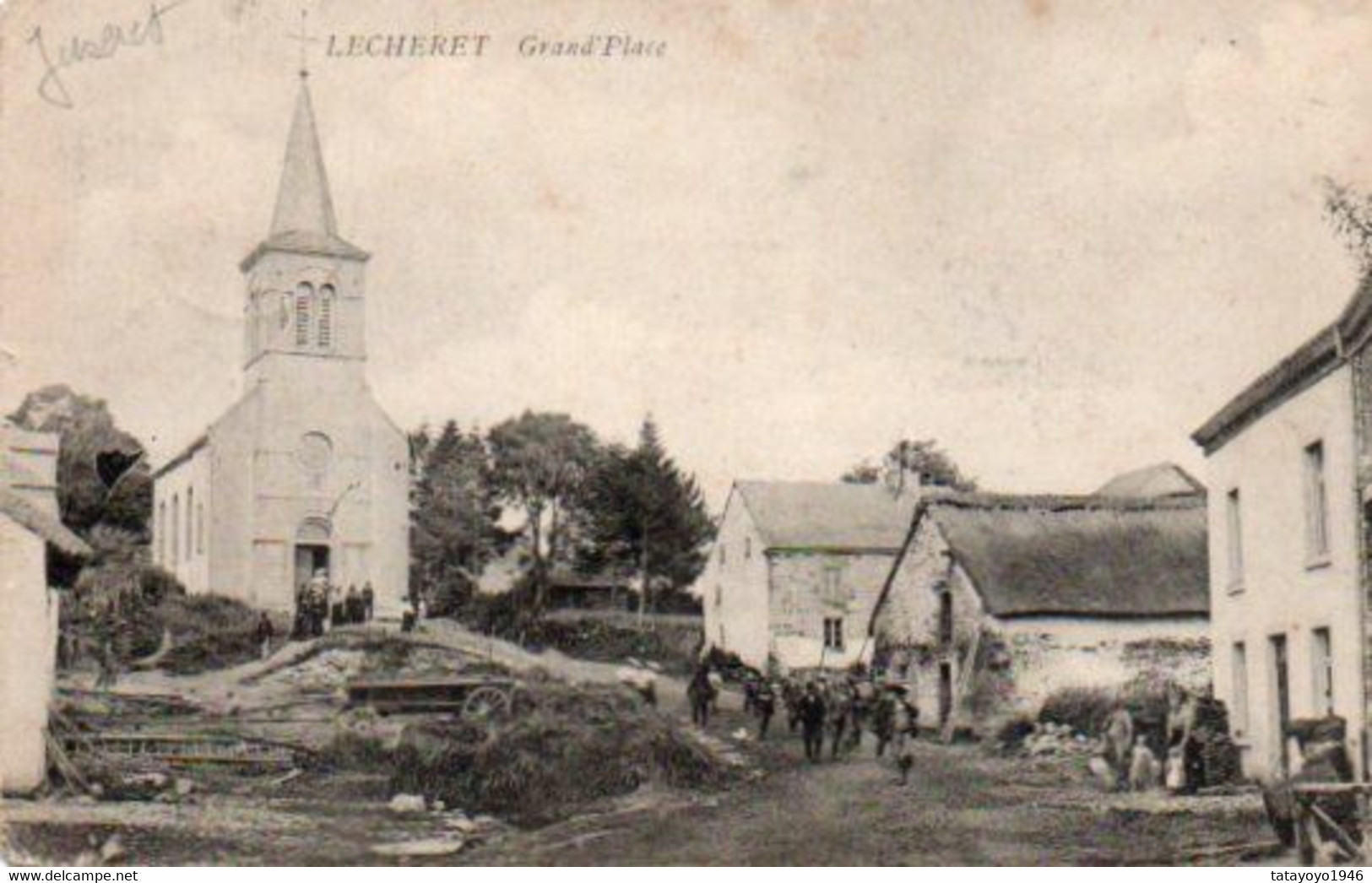 Lecheret Grand'place Bien Animée  Rare Sortie De Messe Voyagée En 1907 - Vaux-sur-Sûre