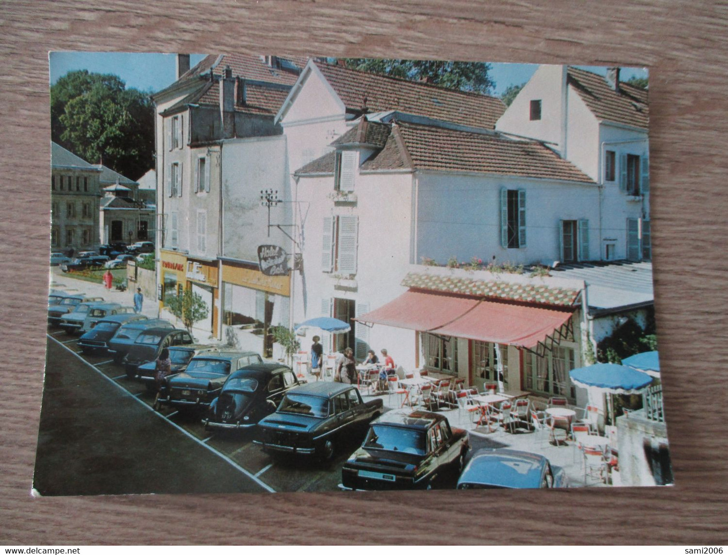 52 BOURBONNE LES BAINS LES LAURIERS ROSES HOTEL TERRASSE VOITURES ANCIENNES - Bourbonne Les Bains