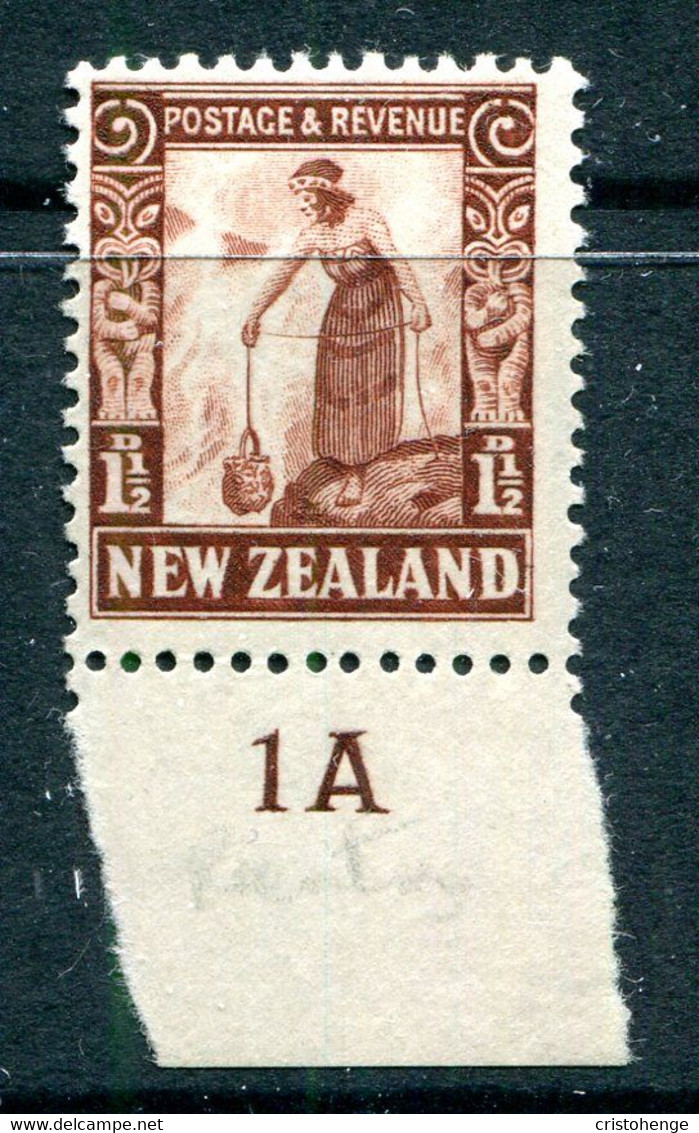 New Zealand 1935-36 Pictorials - Single Wmk. - 1½d Maori Woman - P.14 X 13½ - Plate 1A - HM (SG 558) - Unused Stamps