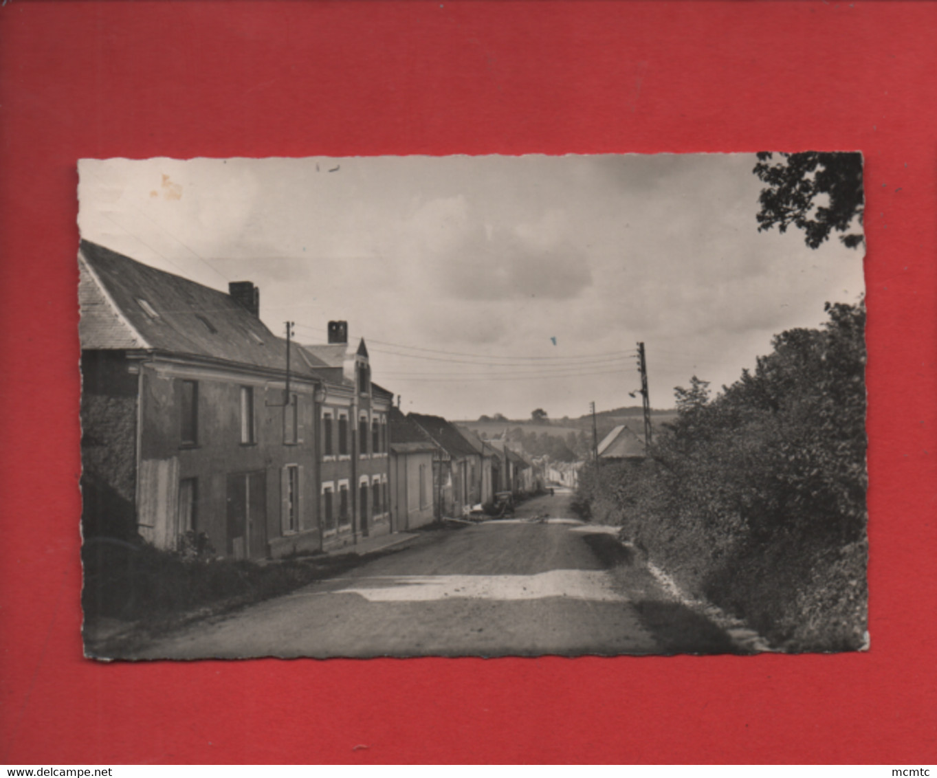 CPSM Petit Format -  Naours  -(Somme) - L'entrée Du Pays - Rue D'Amiens - Naours