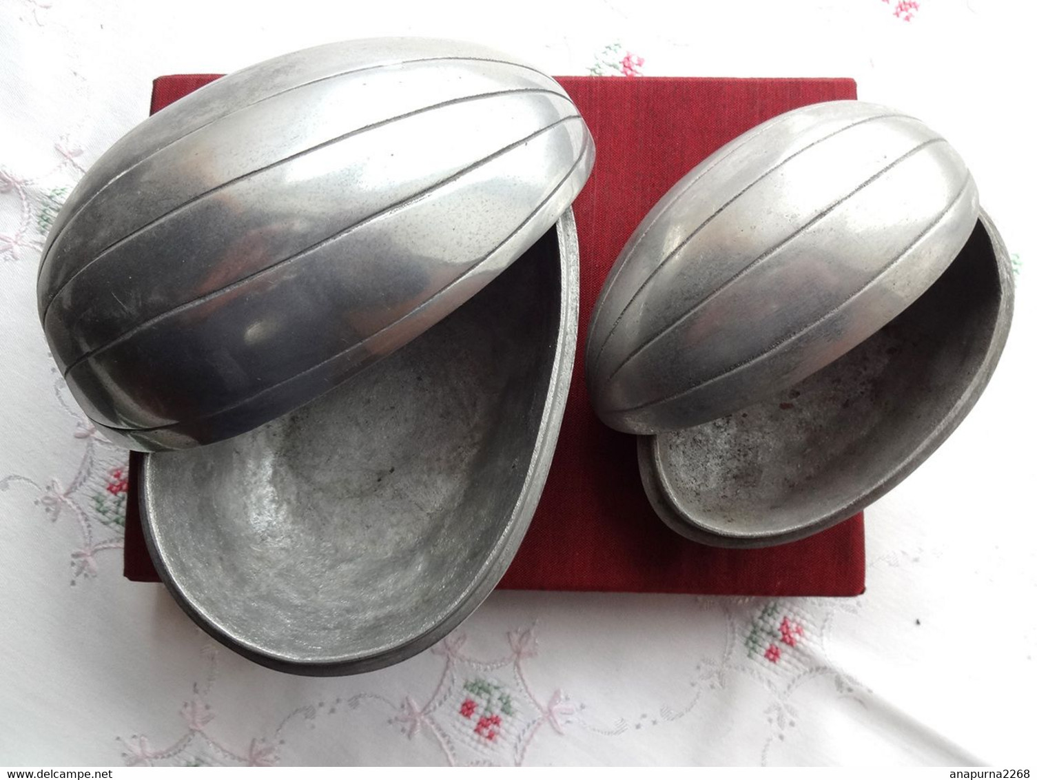 2 OEUFS EN FORME DE BOITE....METAL - Eier