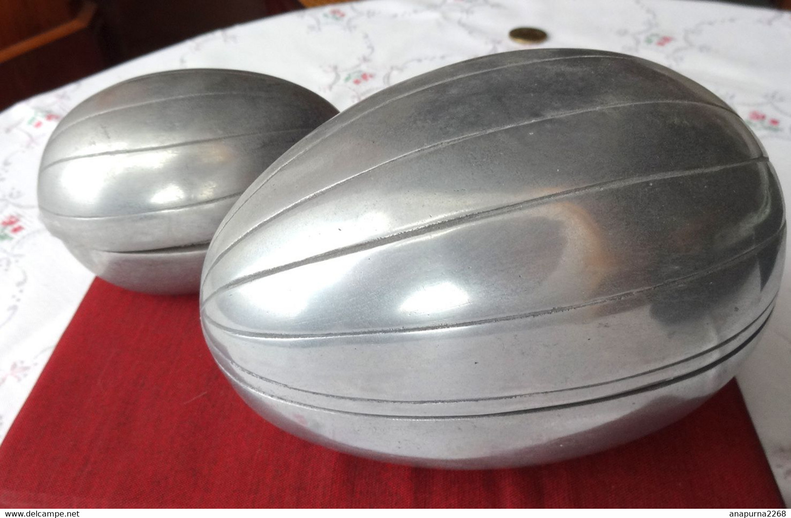 2 OEUFS EN FORME DE BOITE....METAL - Eggs