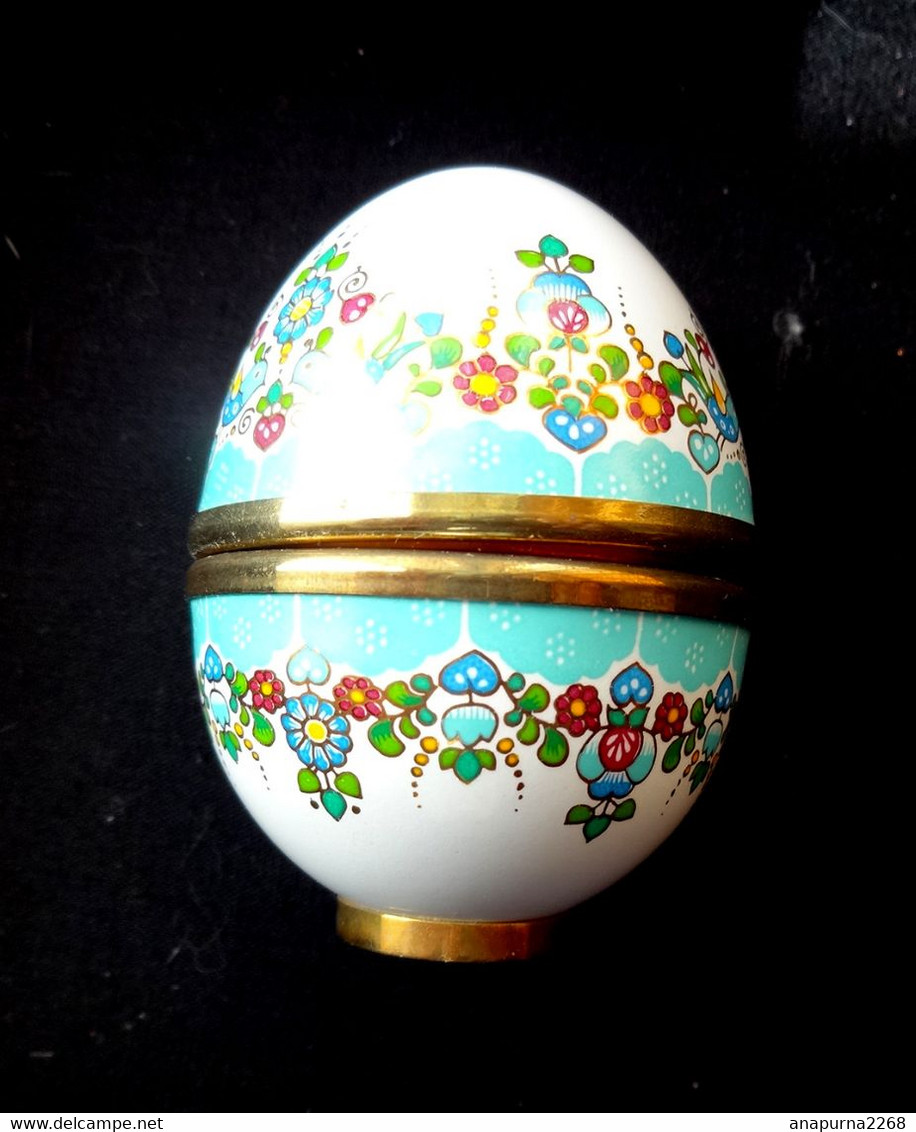 PETIT OEUF EN PORCELAINE AUTRICHIENNE...SUPPORT ET CERCLAGE FERMETURE EN CUIVRE - Eggs