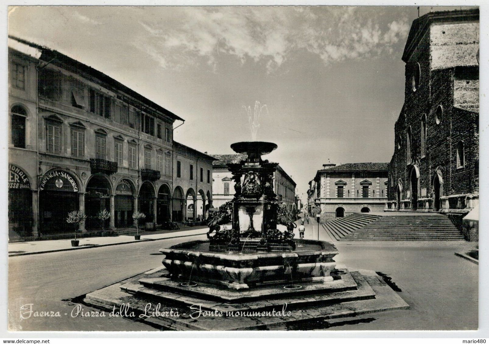 FAENZA  (RA)  PIAZZA  DELLA  LIBERTA'  -FONTE  MONUMENTALE     (VIAGGIATA) - Faenza