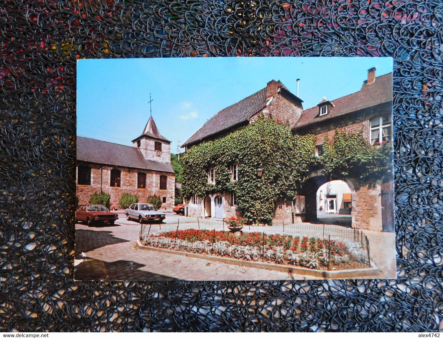 Yvoir, église Et Cour De L'Hôtel De Ville  (H12) - Yvoir