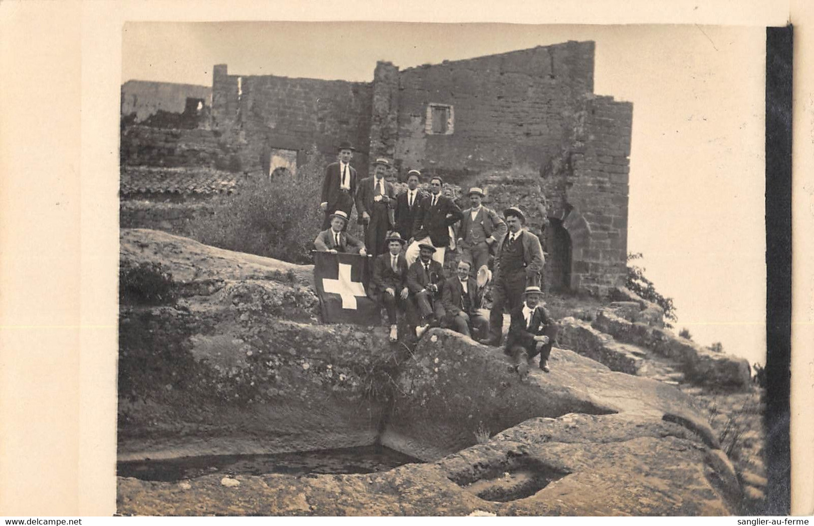 CPA SUISSE CARTE PHOTO CERTAINEMENT SITUEE EN SUISSE DRAPEAU SUISSE - Au