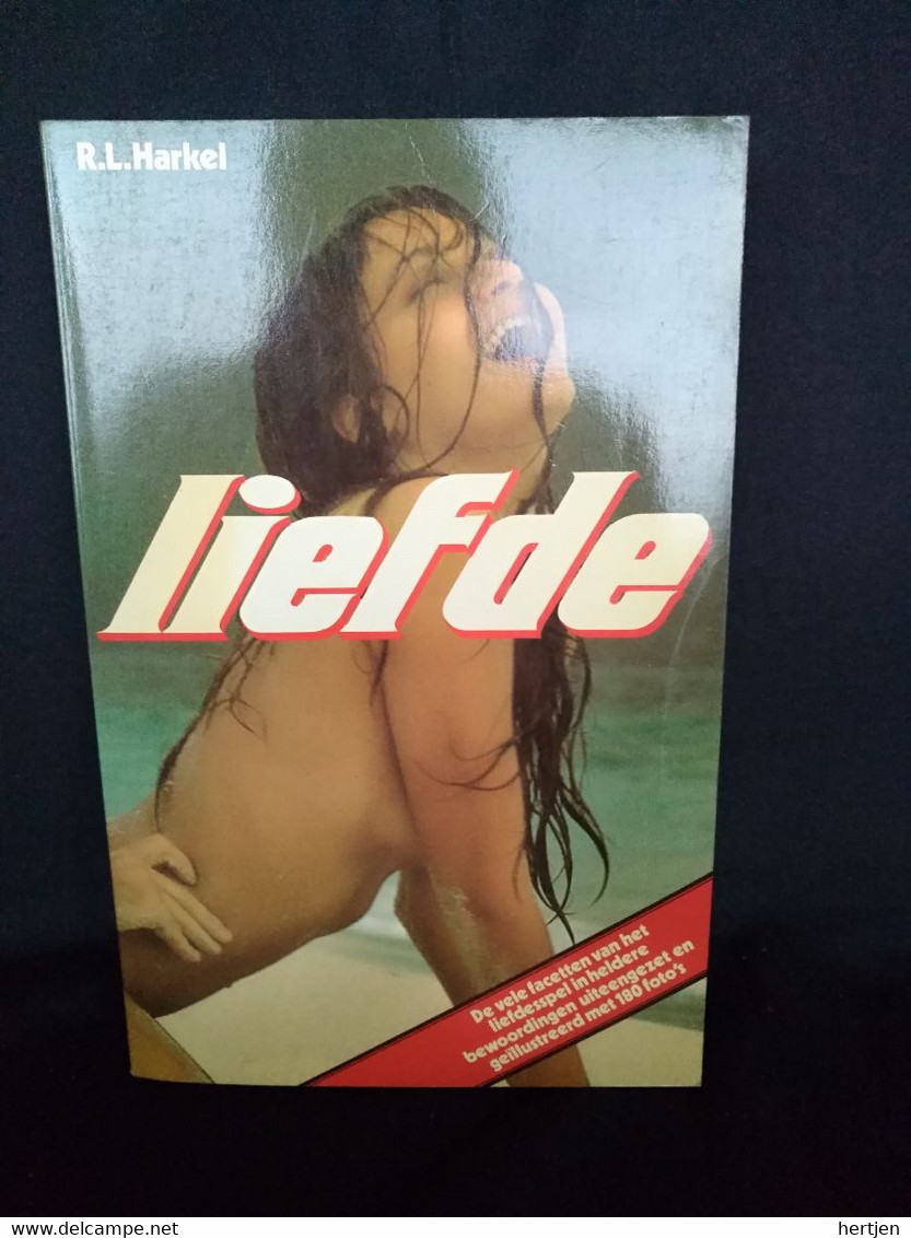 Liefde - De Vele Facetten Van Het Liefdesspel In Heldere Bewoordingen Uiteengezet En Met 180 Foto's - Sachbücher