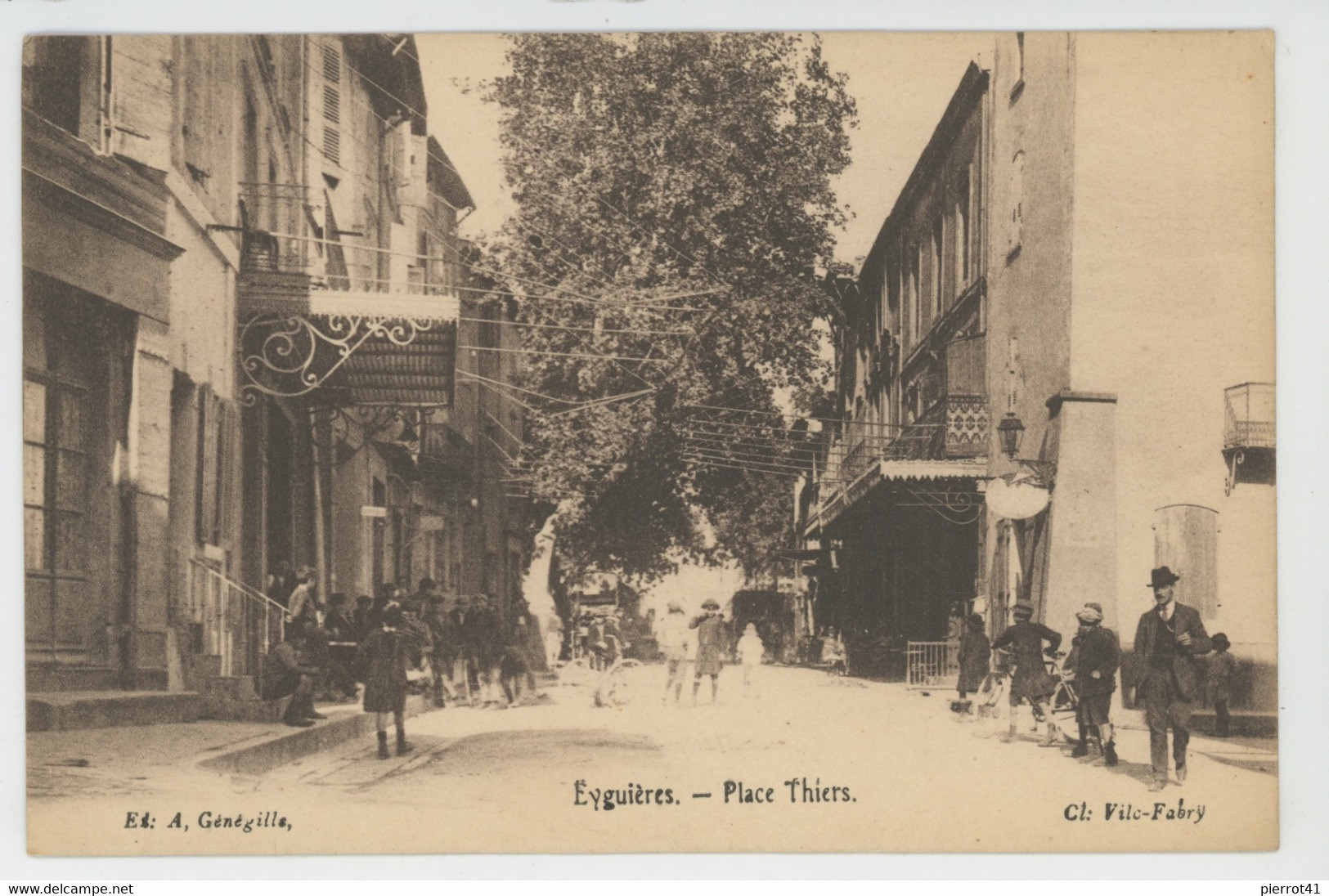 EYGUIERES - Place Thiers - Eyguieres